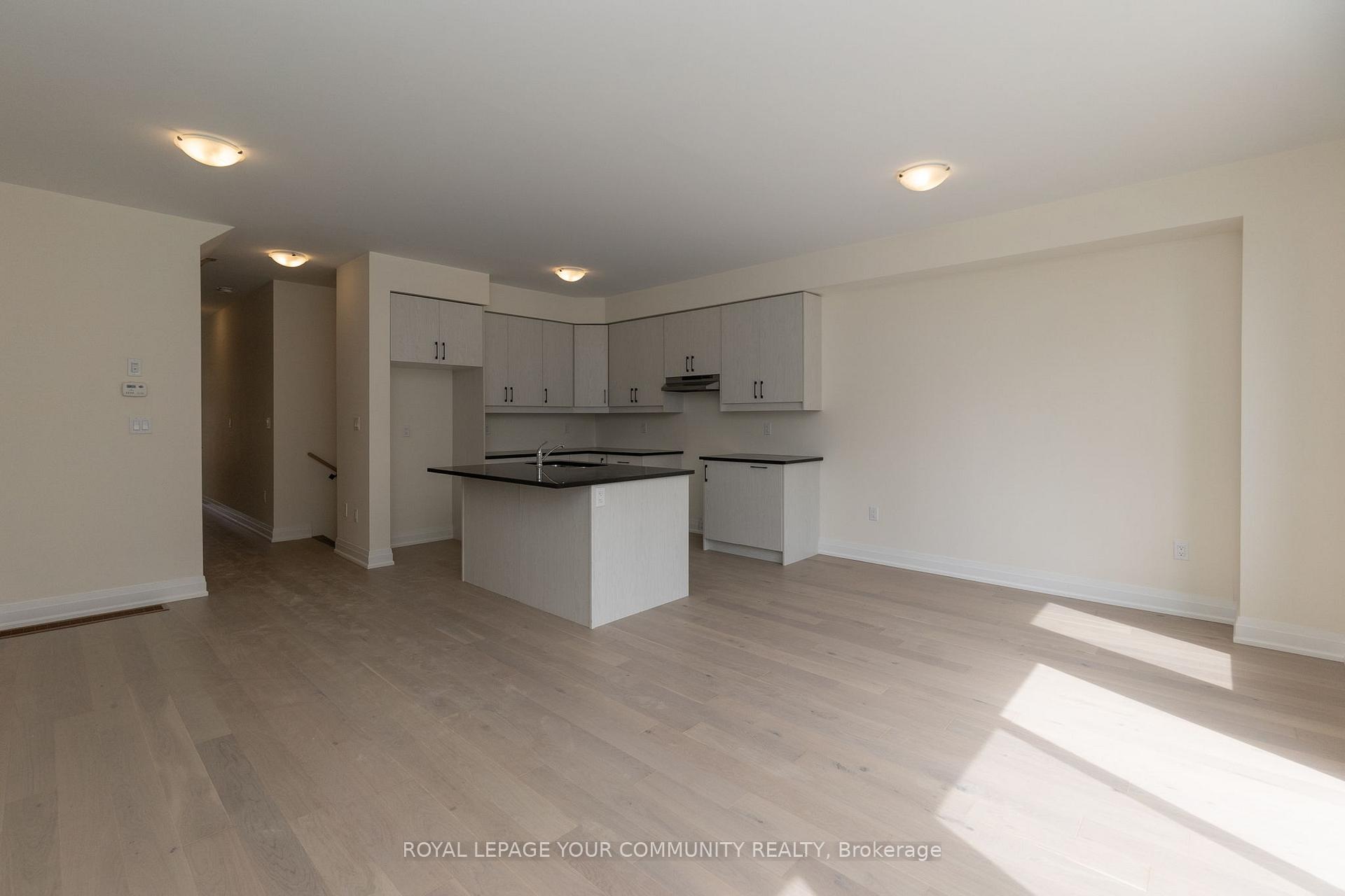 Photo 6 of 11 Kinloss Street, Vaughan, Kleinburg — HOMEH