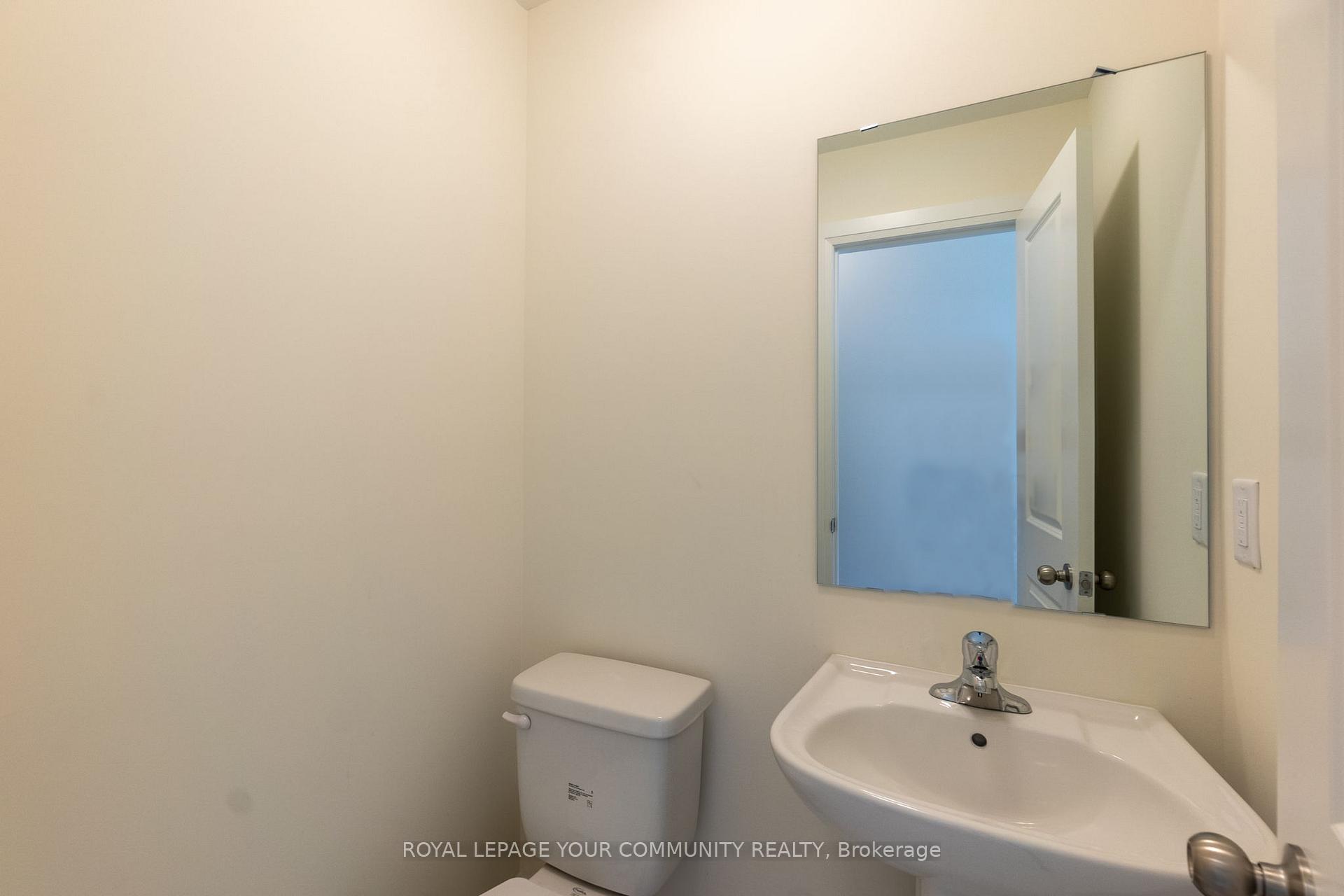 Photo 7 of 11 Kinloss Street, Vaughan, Kleinburg — HOMEH
