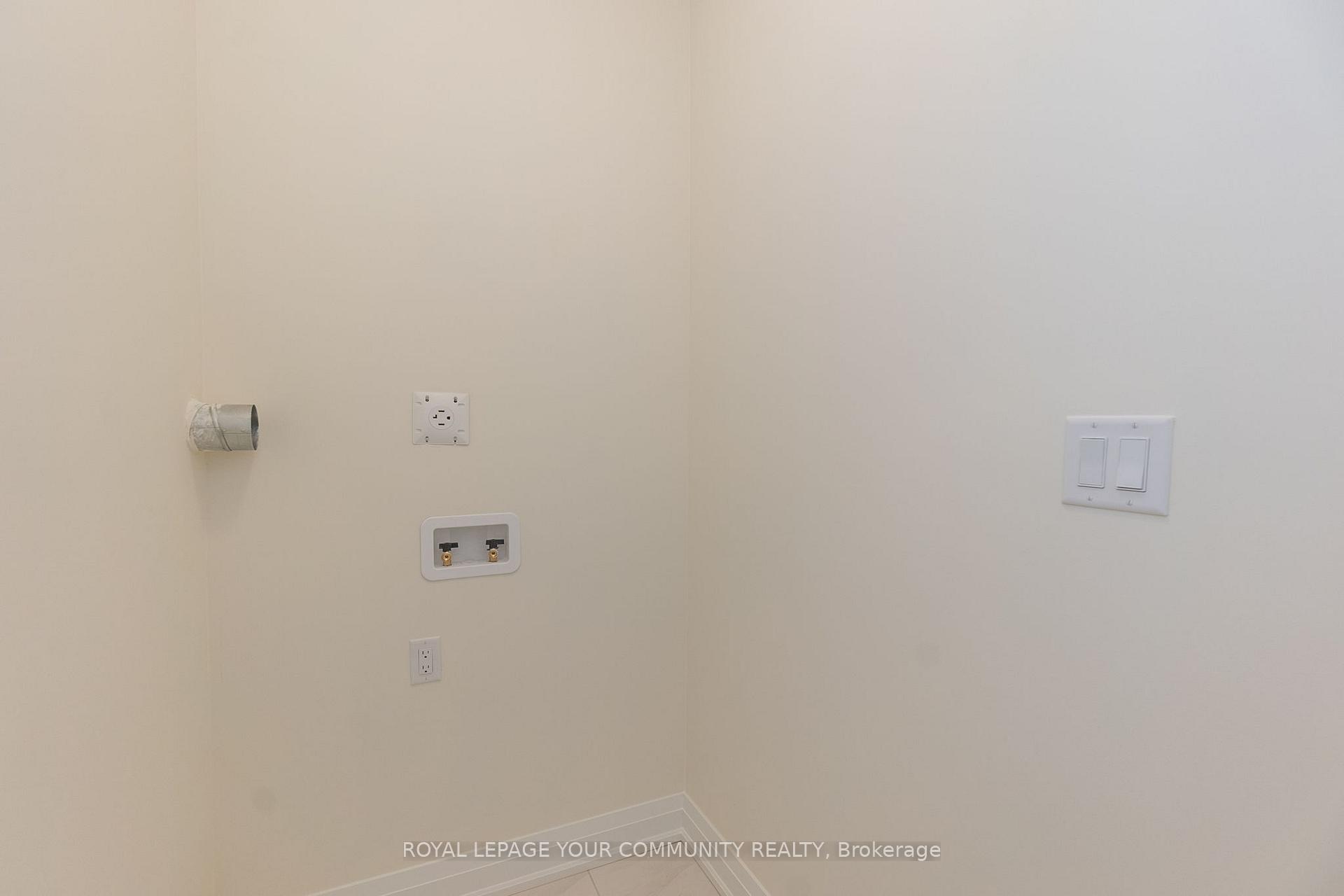 Photo 10 of 11 Kinloss Street, Vaughan, Kleinburg — HOMEH