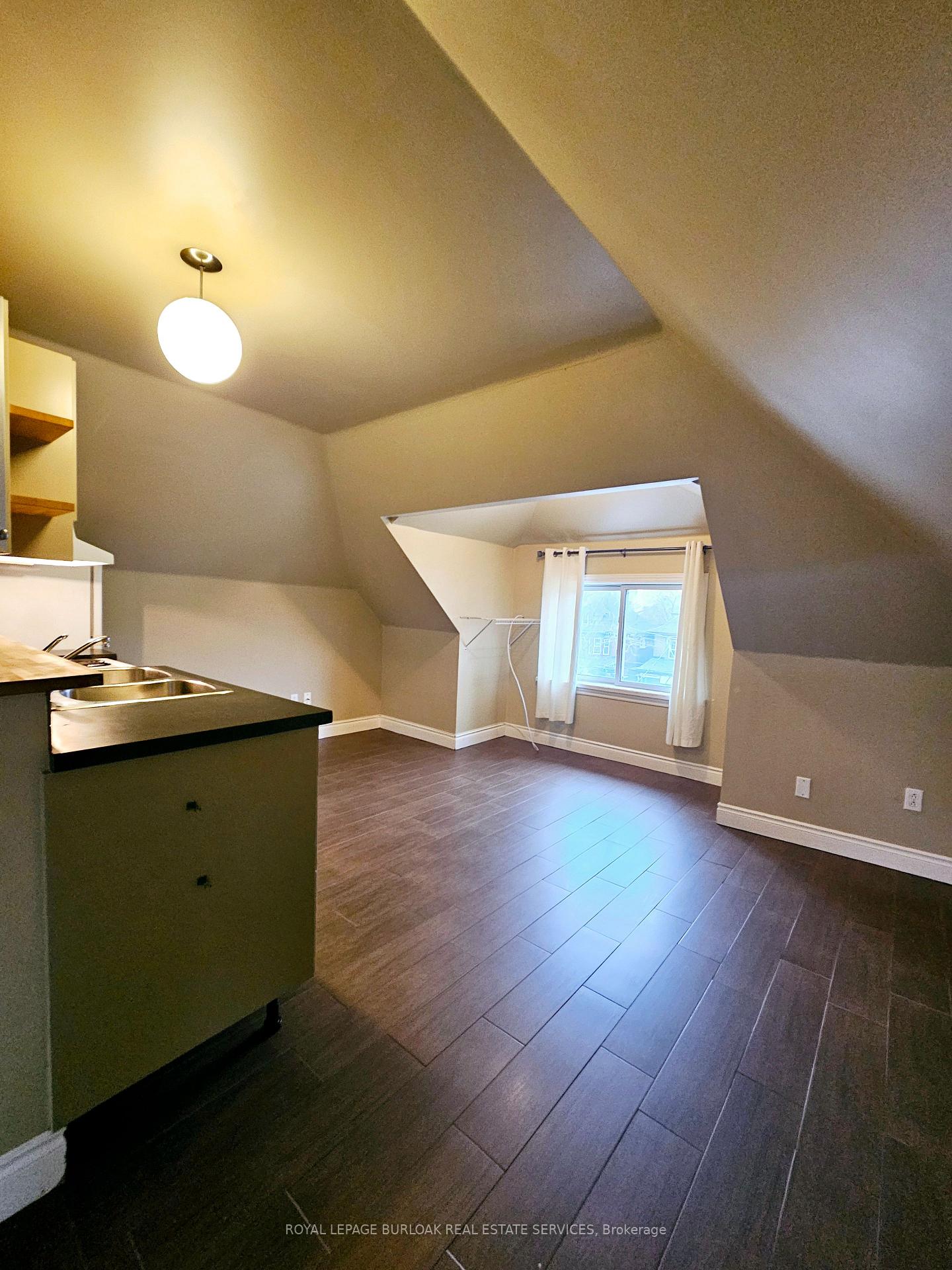 Photo 2 of Unit 5, 947 Main Street E, Hamilton, Gibson — HOMEH