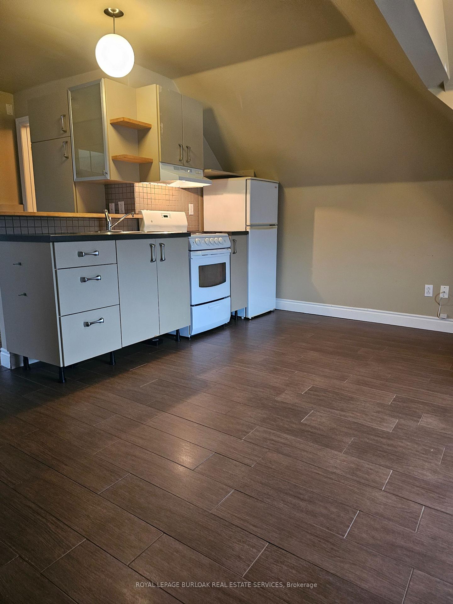 Photo 4 of Unit 5, 947 Main Street E, Hamilton, Gibson — HOMEH