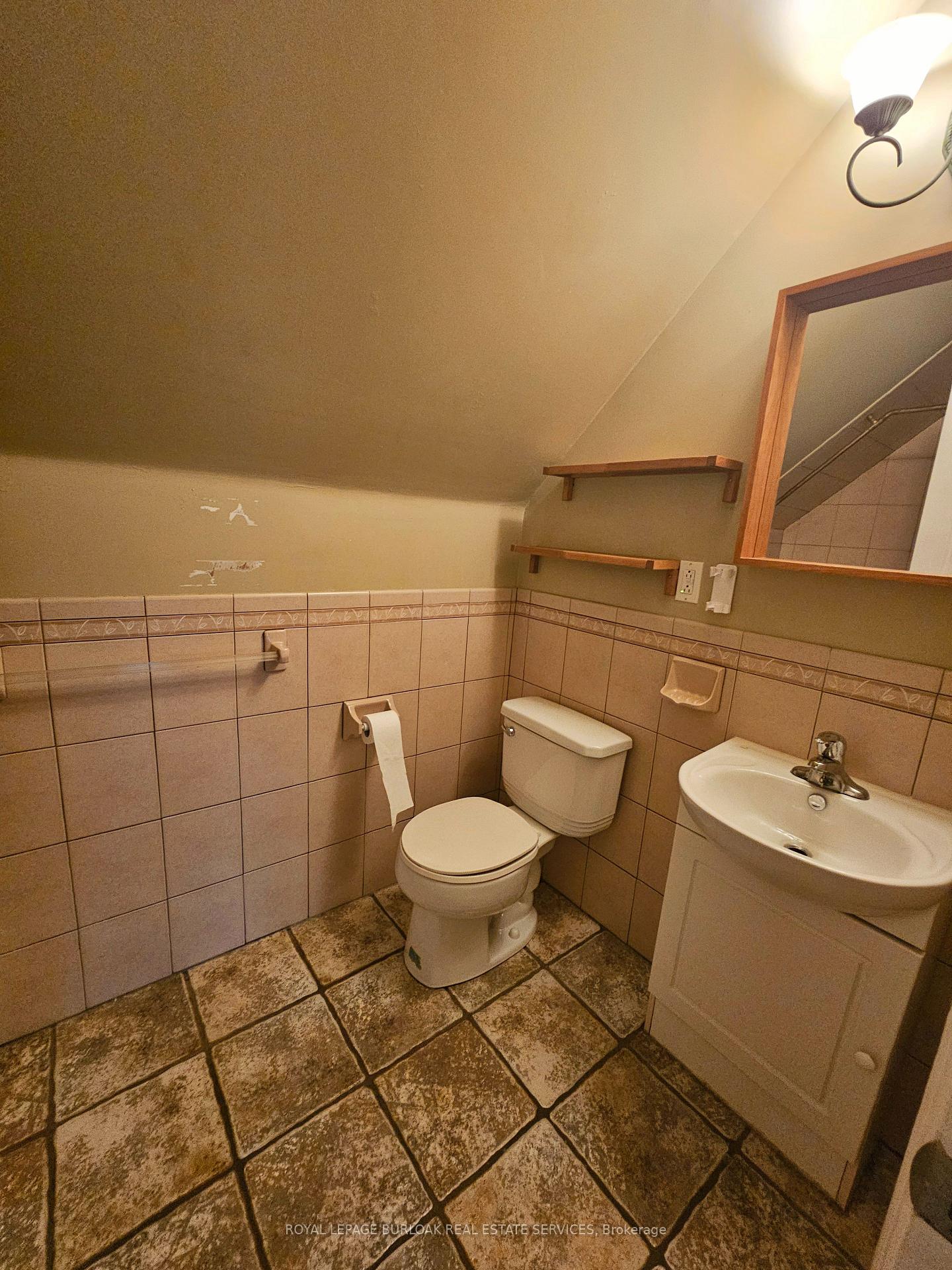Photo 3 of Unit 5, 947 Main Street E, Hamilton, Gibson — HOMEH
