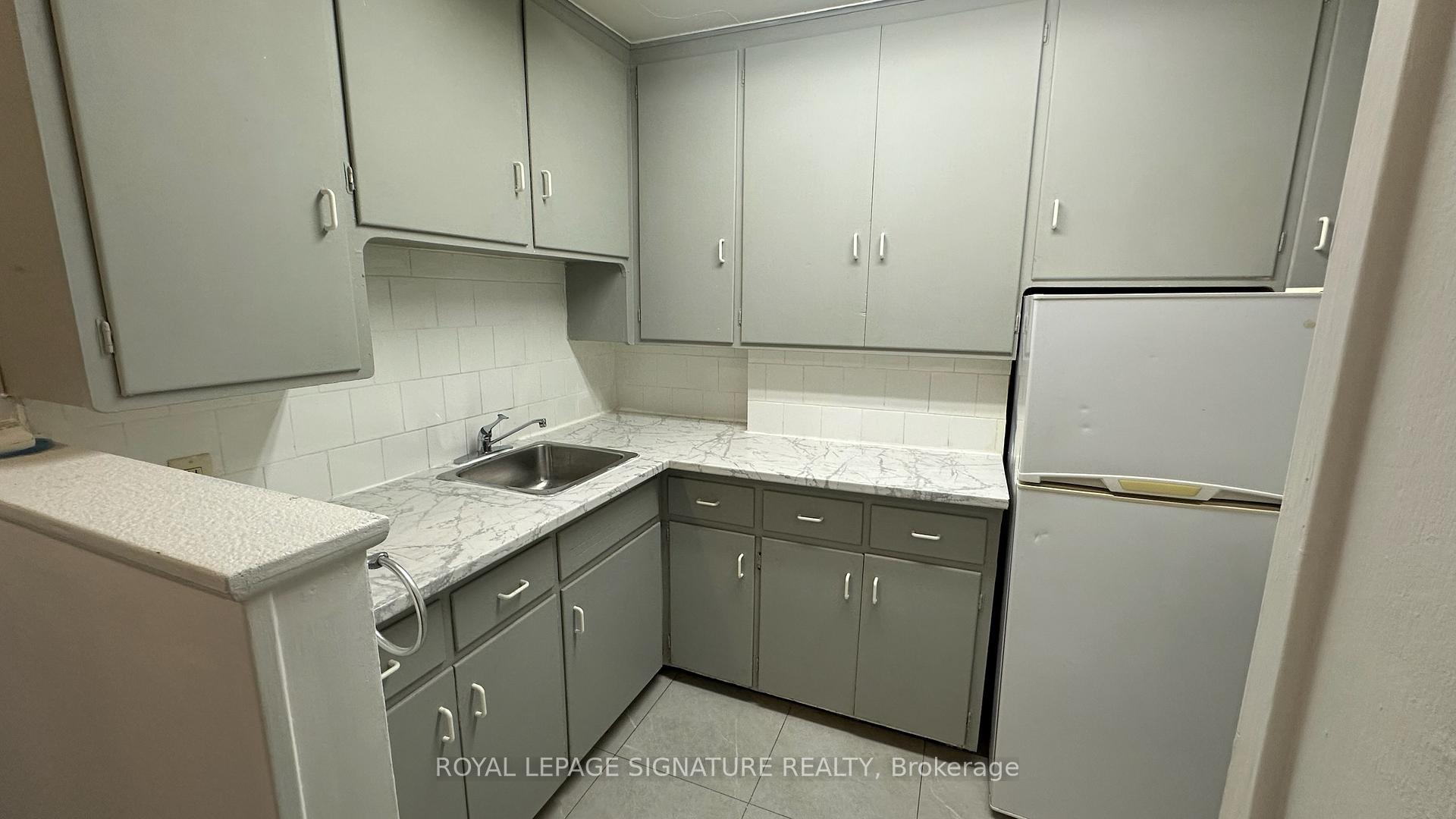 Photo 4 of Unit 2, 48 David Street, Brampton, Downtown Brampton — HOMEH