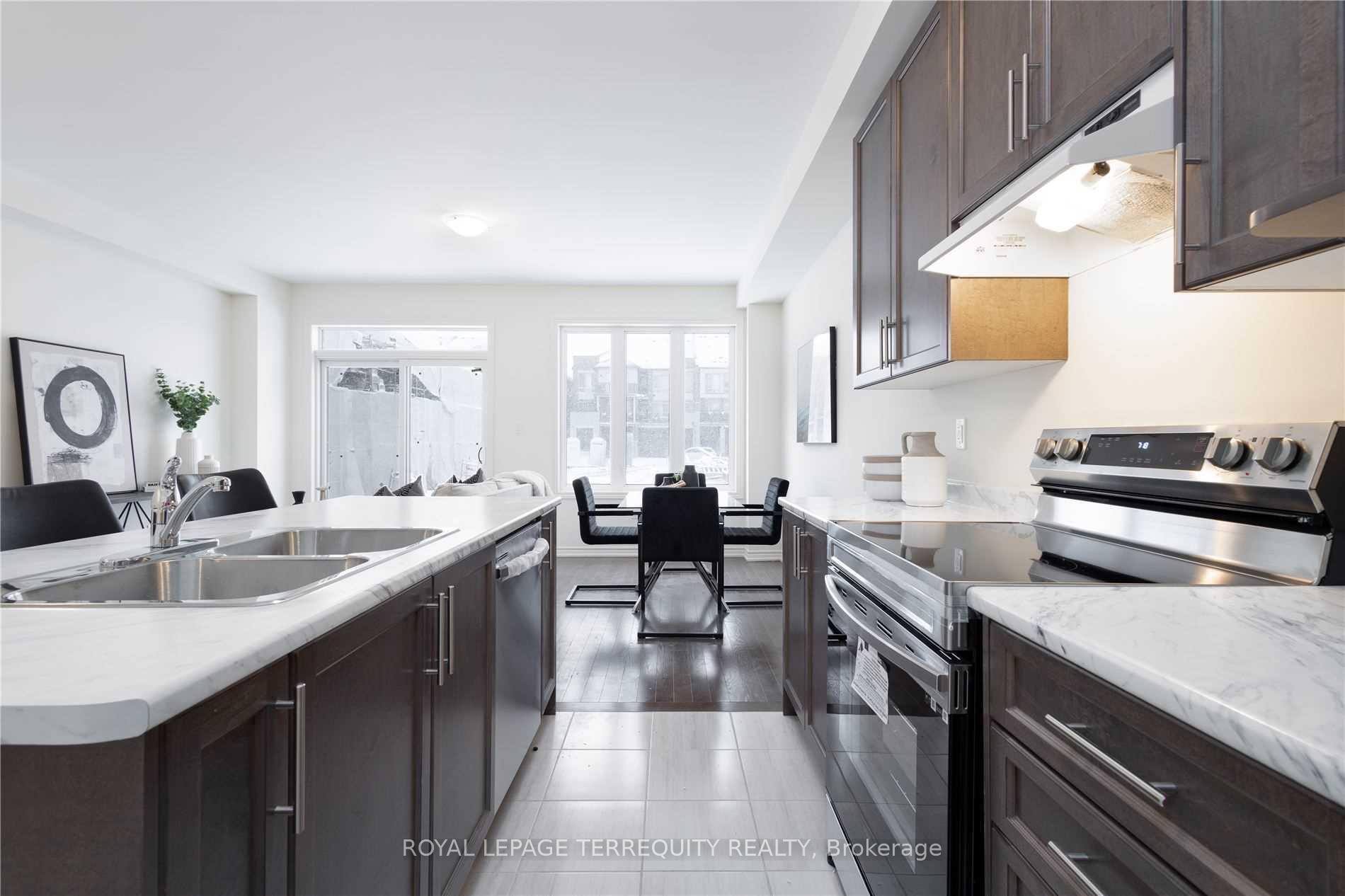 Photo 4 of 118 Adventura Road, Brampton, Northwest Brampton — HOMEH