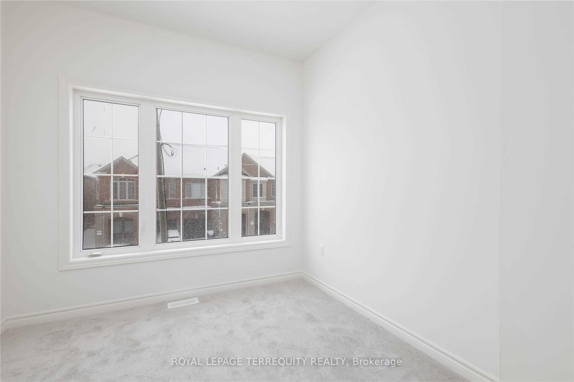 Photo 13 of 118 Adventura Road, Brampton, Northwest Brampton — HOMEH