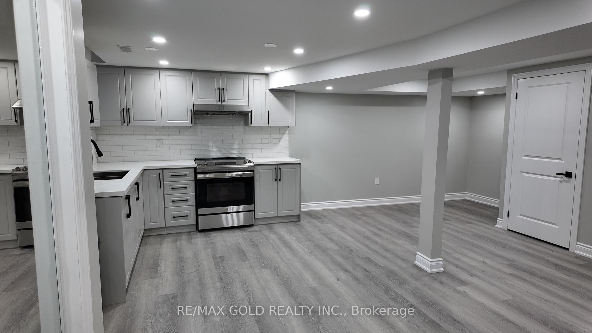 Photo 3 of 20 Hall Crescent, Brampton, Northwood Park — HOMEH