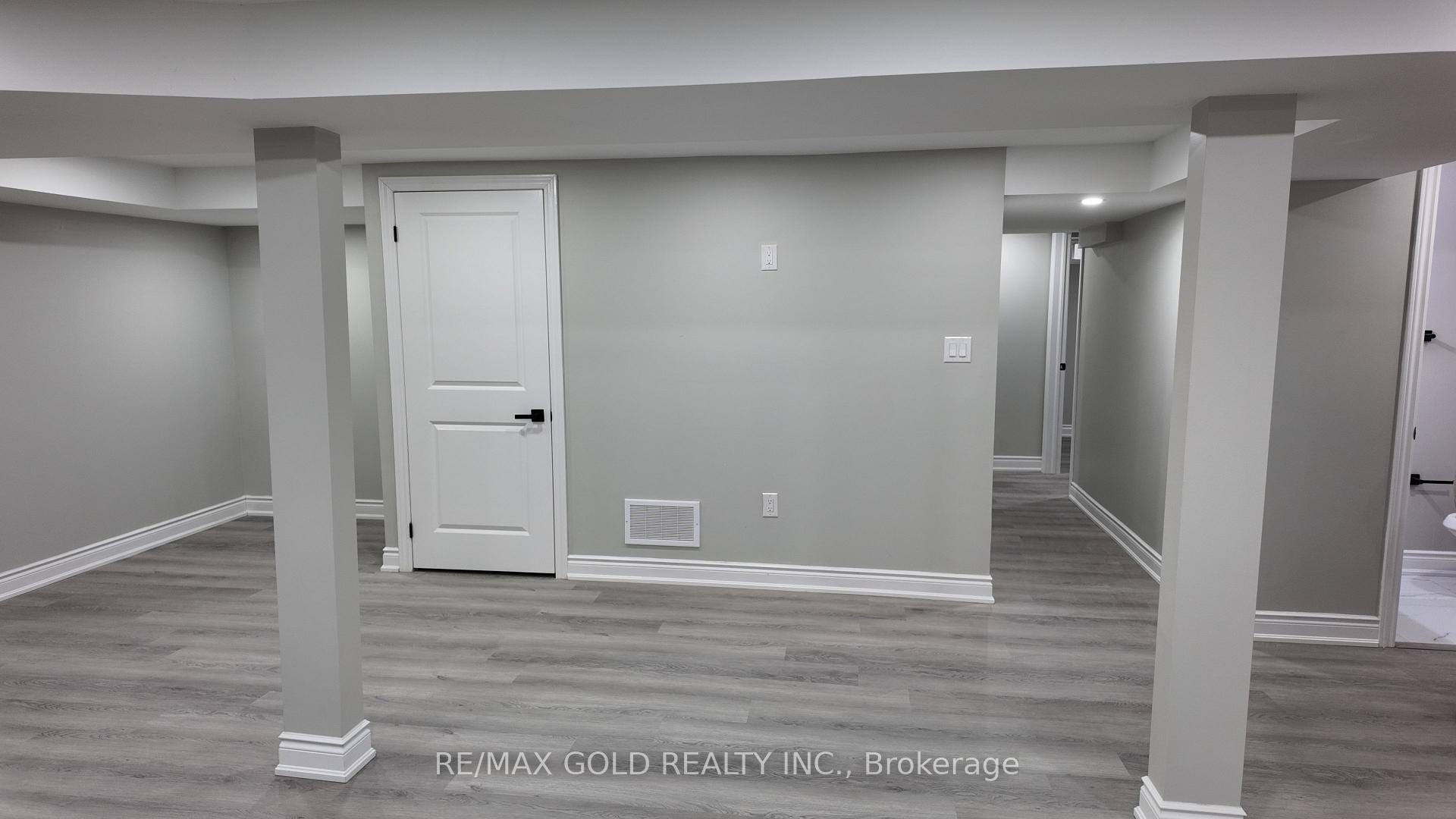 Photo 2 of 20 Hall Crescent, Brampton, Northwood Park — HOMEH