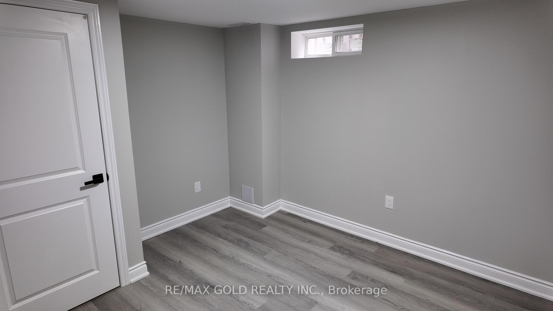 Photo 5 of 20 Hall Crescent, Brampton, Northwood Park — HOMEH