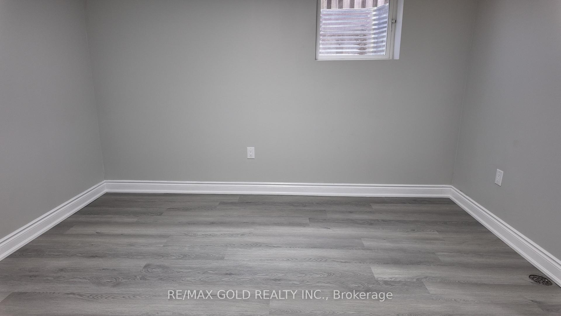 Photo 4 of 20 Hall Crescent, Brampton, Northwood Park — HOMEH