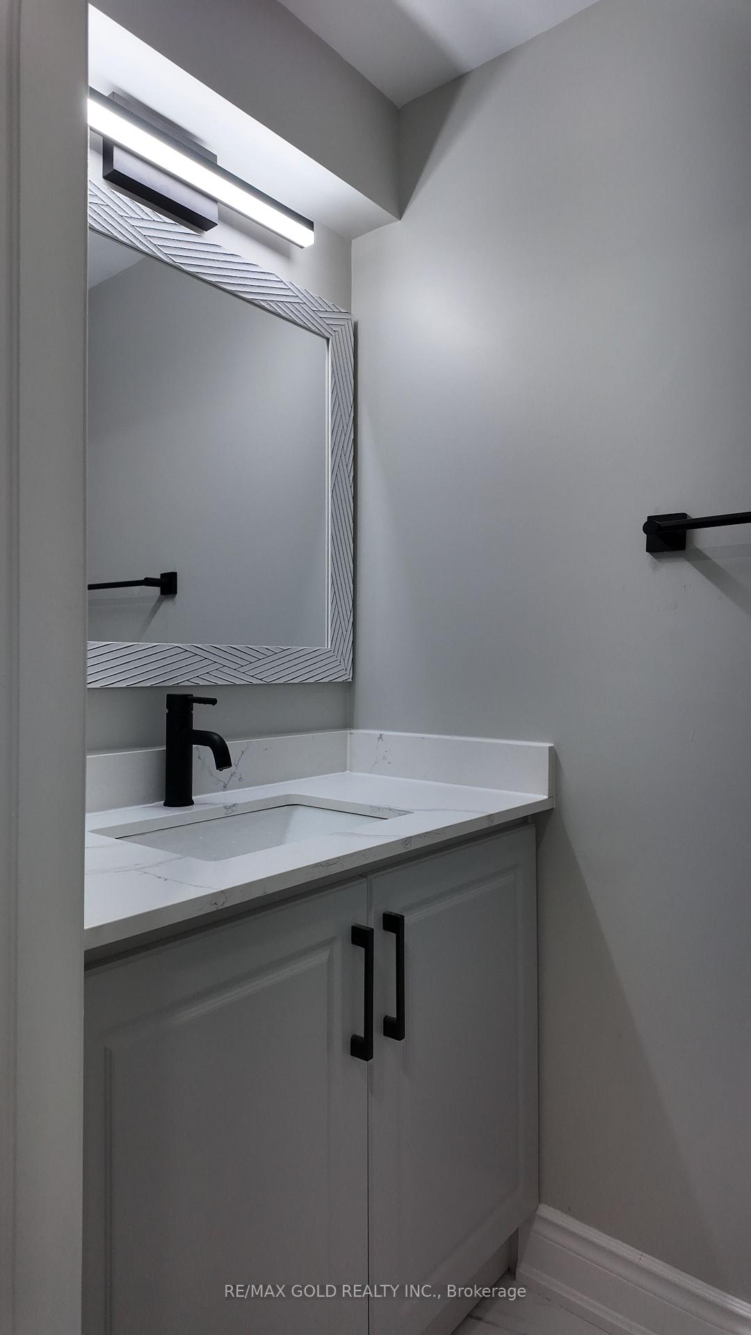 Photo 14 of 20 Hall Crescent, Brampton, Northwood Park — HOMEH