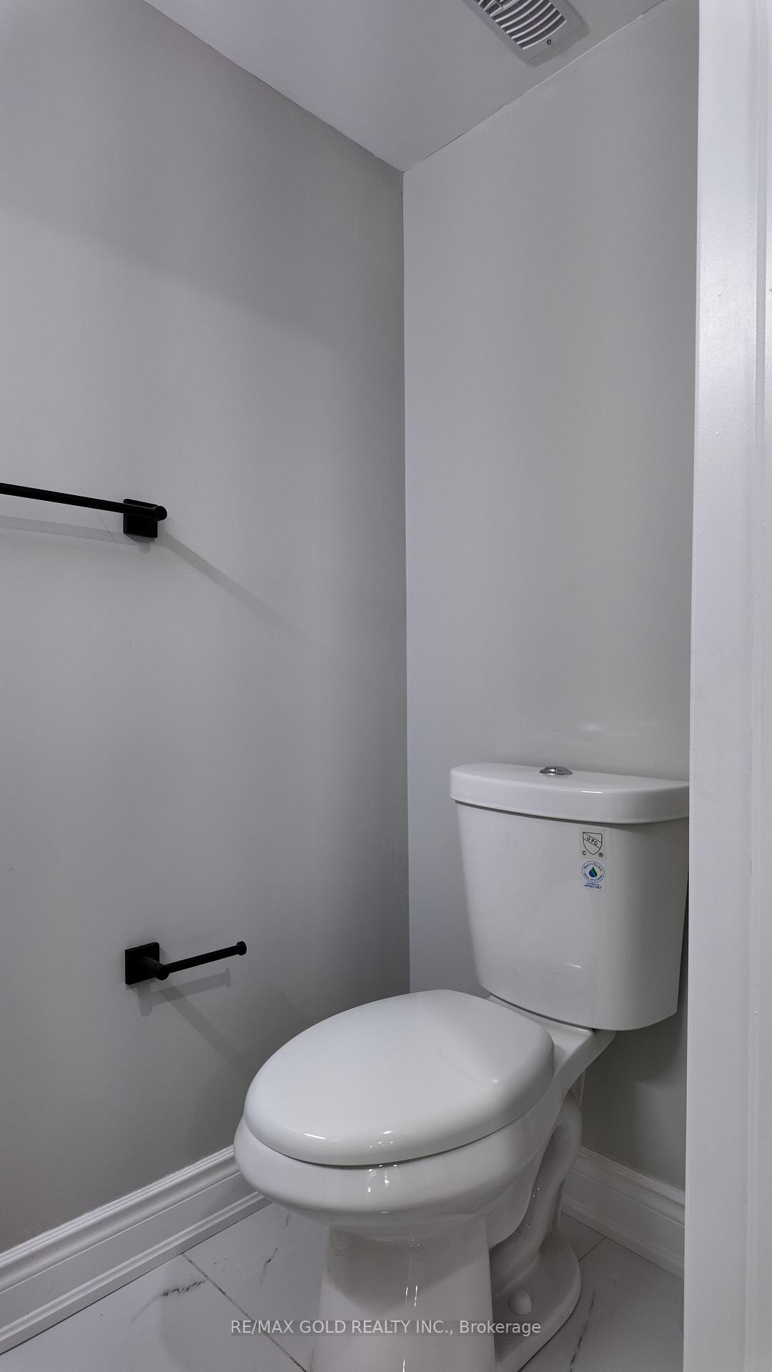 Photo 10 of 20 Hall Crescent, Brampton, Northwood Park — HOMEH