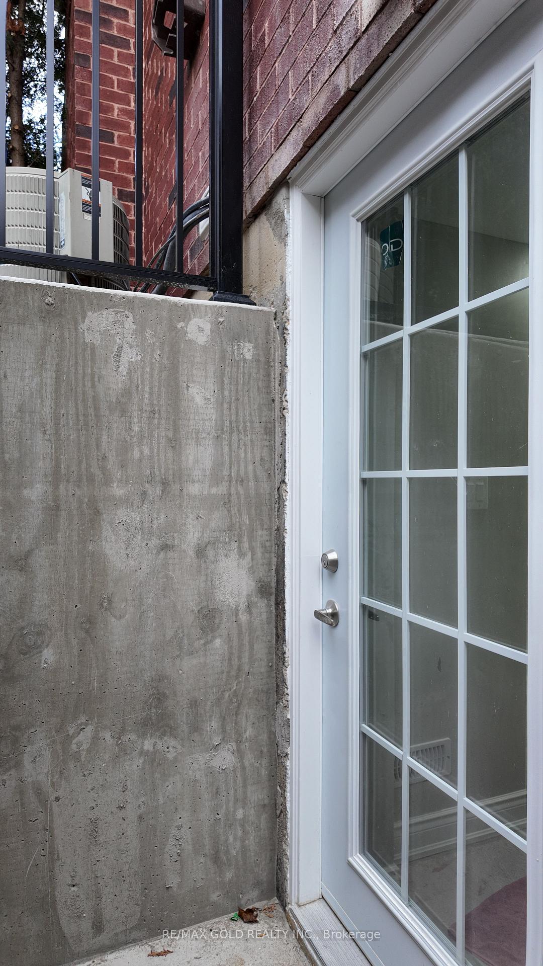Photo 12 of 20 Hall Crescent, Brampton, Northwood Park — HOMEH