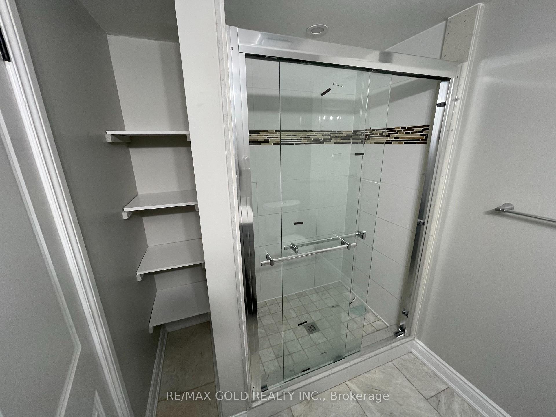 Photo 13 of 20 Hall Crescent, Brampton, Northwood Park — HOMEH