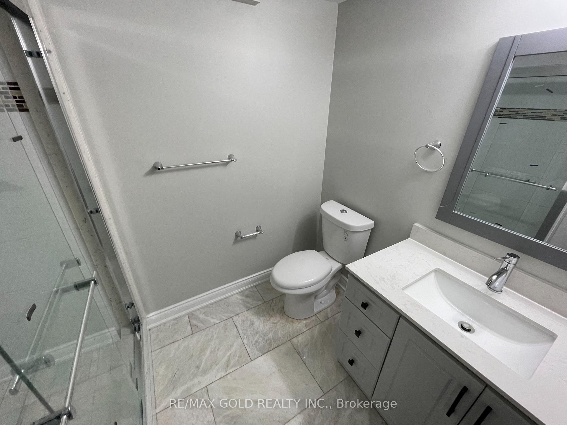 Photo 17 of 20 Hall Crescent, Brampton, Northwood Park — HOMEH