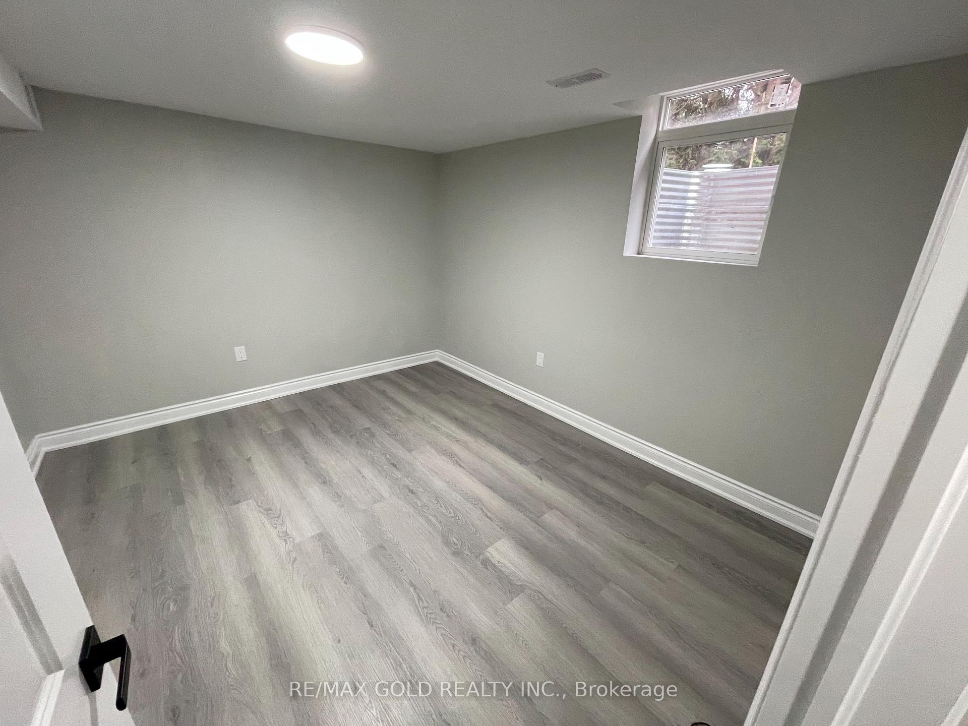 Photo 16 of 20 Hall Crescent, Brampton, Northwood Park — HOMEH