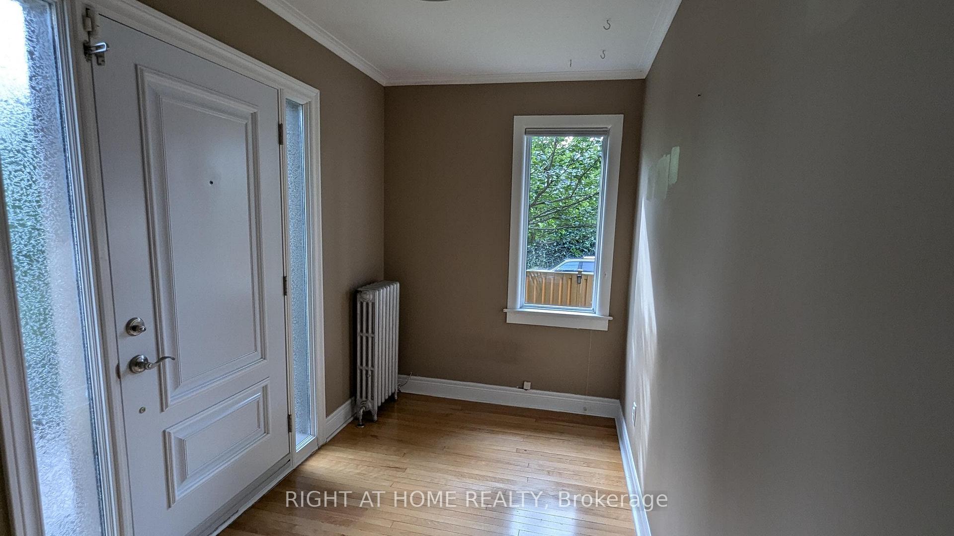 Photo 12 of 210 Prince Edward Drive S, Etobicoke, Stonegate-Queensway — HOMEH