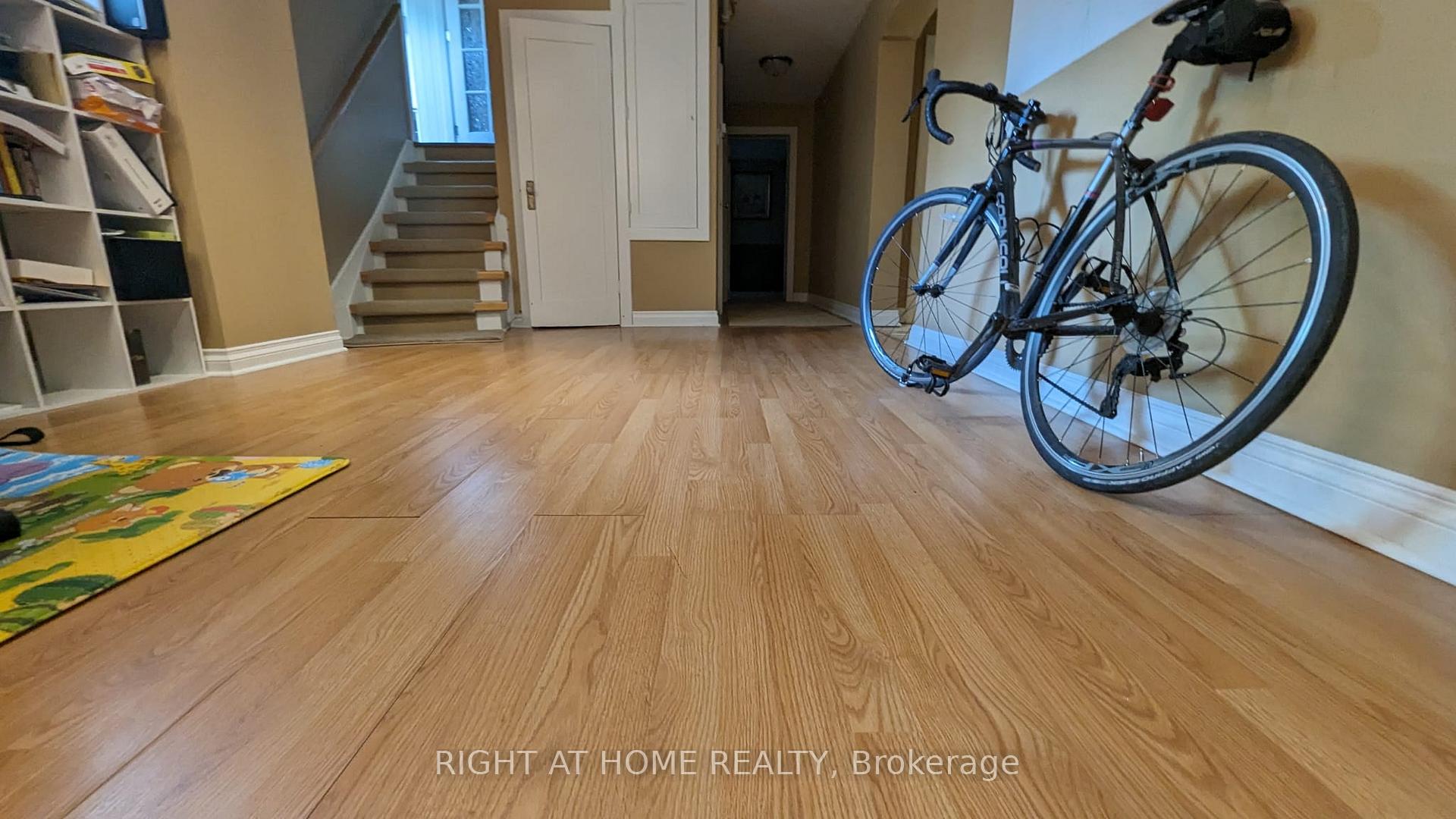 Photo 10 of 210 Prince Edward Drive S, Etobicoke, Stonegate-Queensway — HOMEH