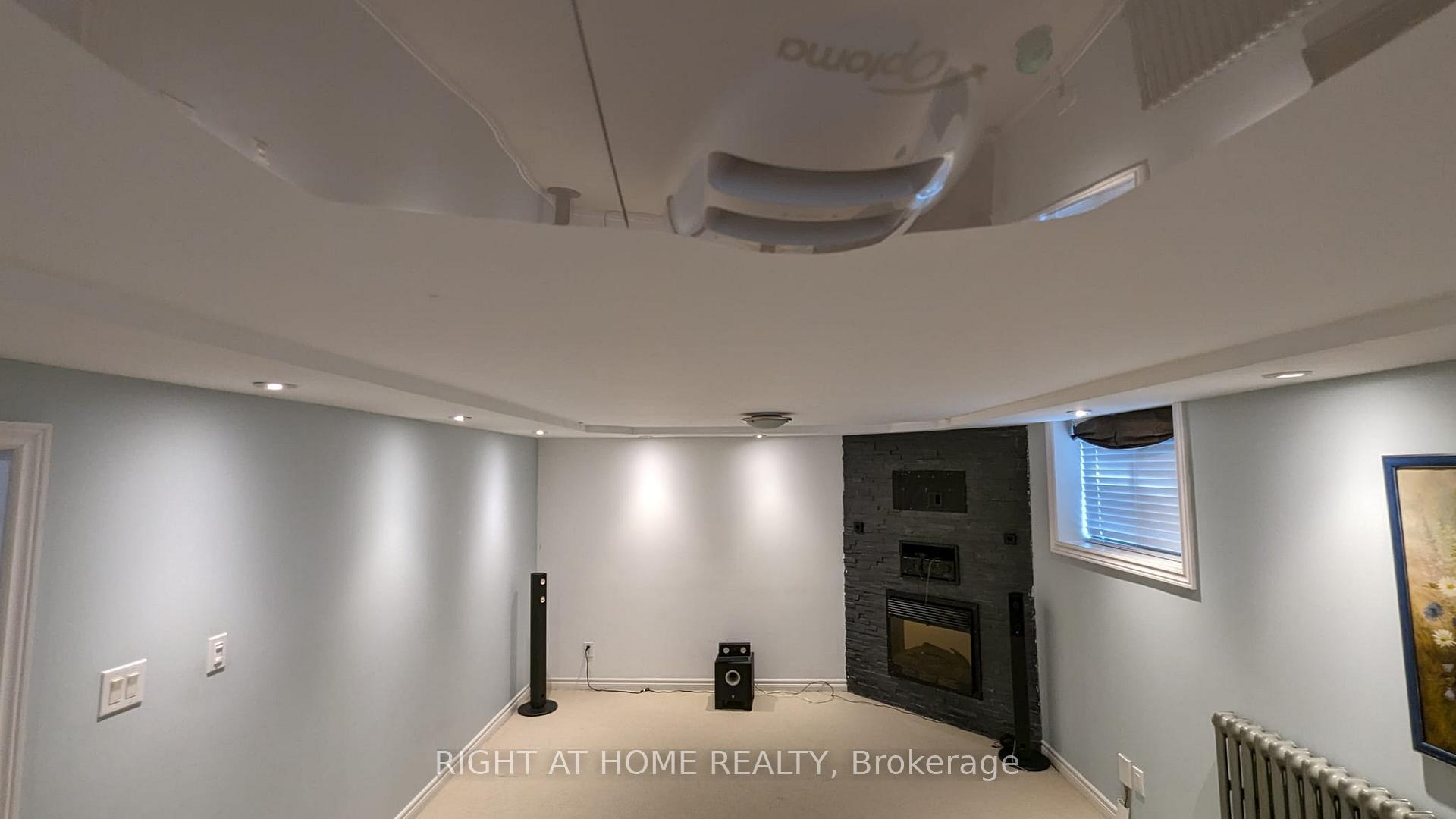 Photo 8 of 210 Prince Edward Drive S, Etobicoke, Stonegate-Queensway — HOMEH