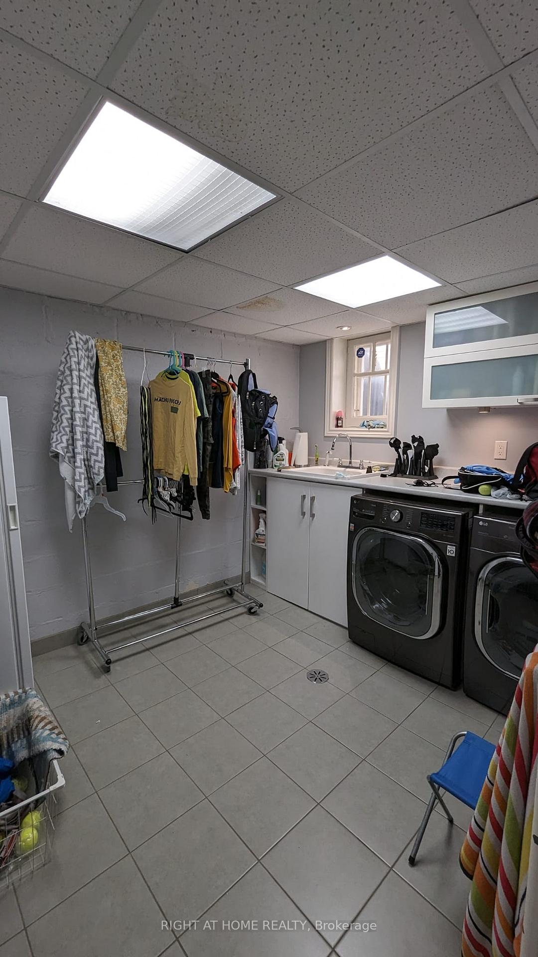 Photo 5 of 210 Prince Edward Drive S, Etobicoke, Stonegate-Queensway — HOMEH