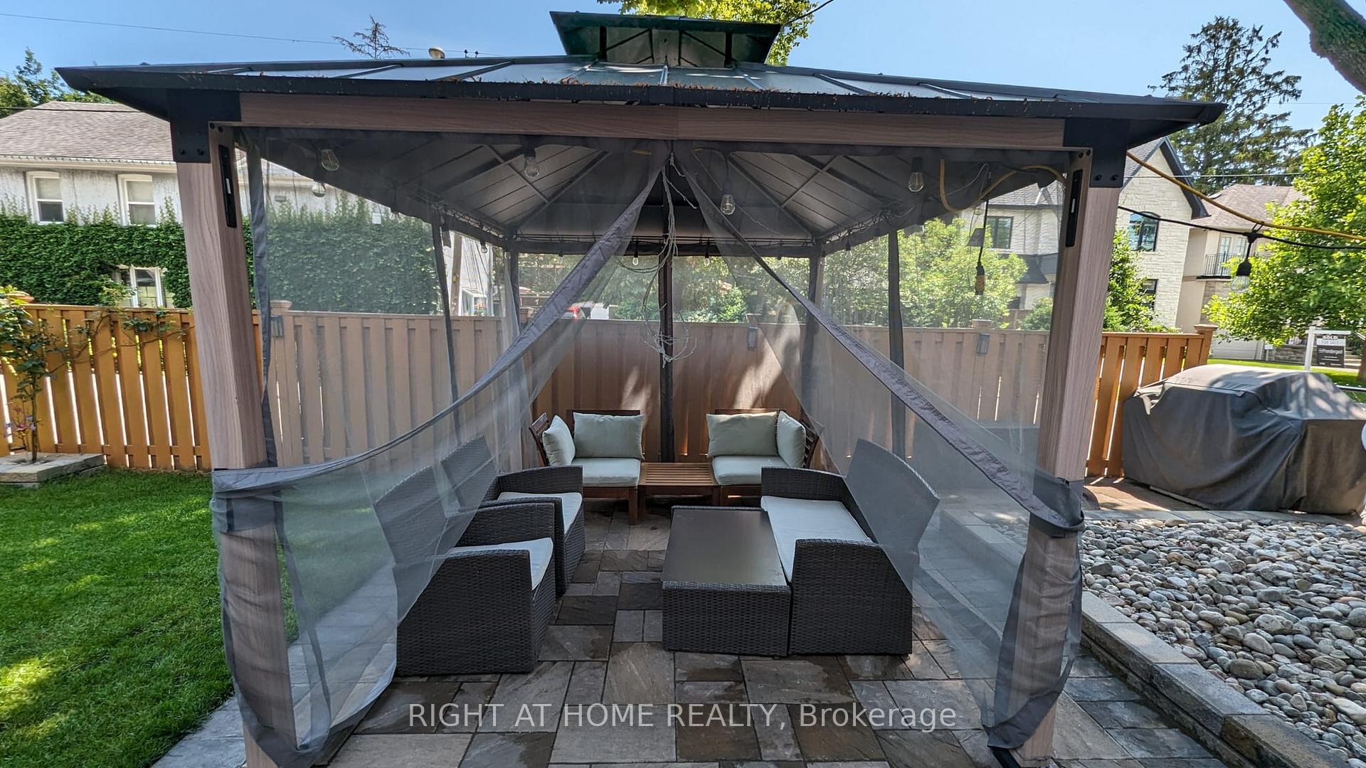 Photo 13 of 210 Prince Edward Drive S, Etobicoke, Stonegate-Queensway — HOMEH