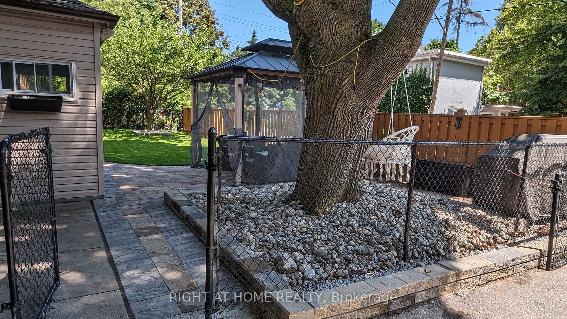 Photo 9 of 210 Prince Edward Drive S, Etobicoke, Stonegate-Queensway — HOMEH