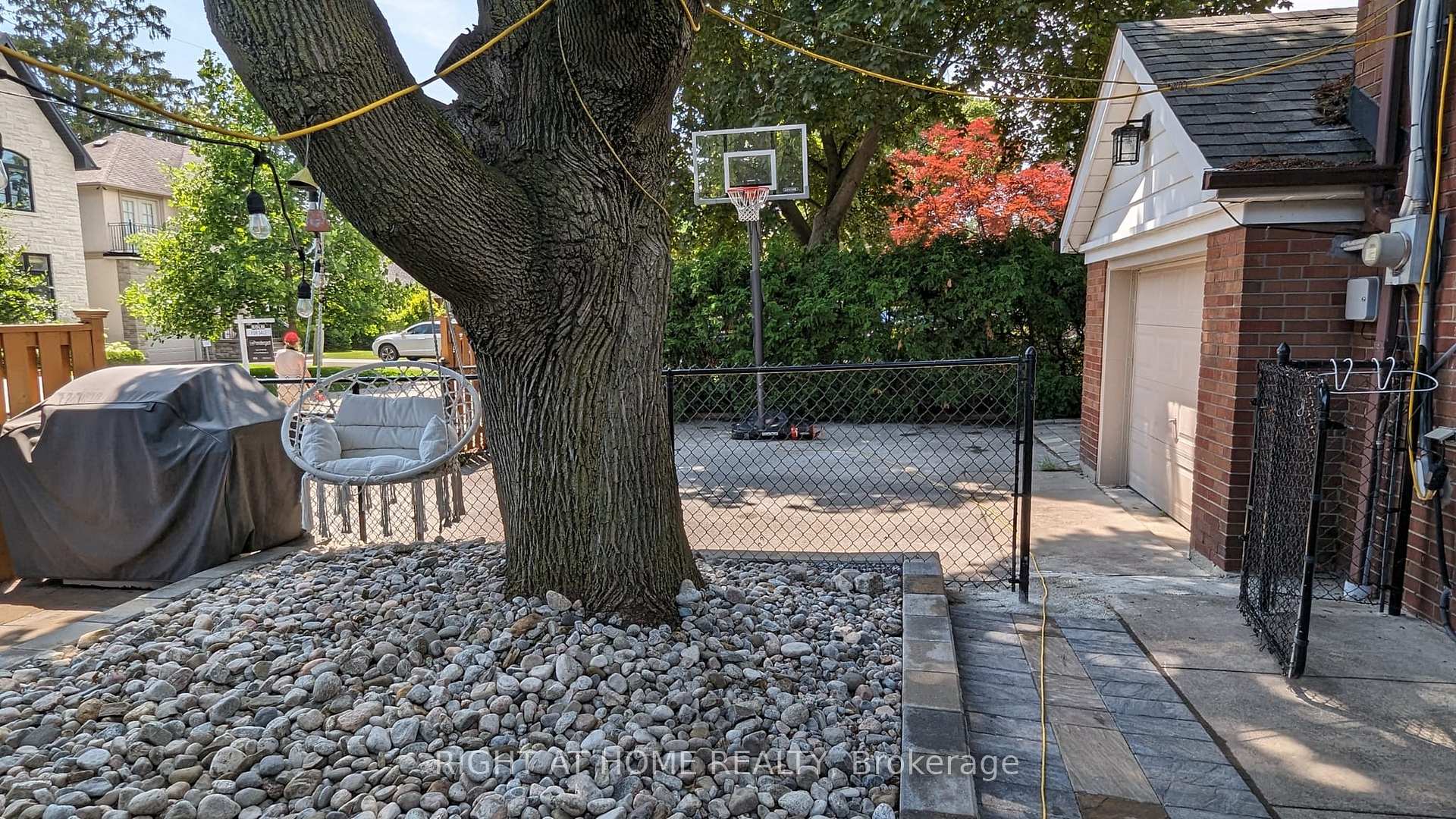 Photo 17 of 210 Prince Edward Drive S, Etobicoke, Stonegate-Queensway — HOMEH