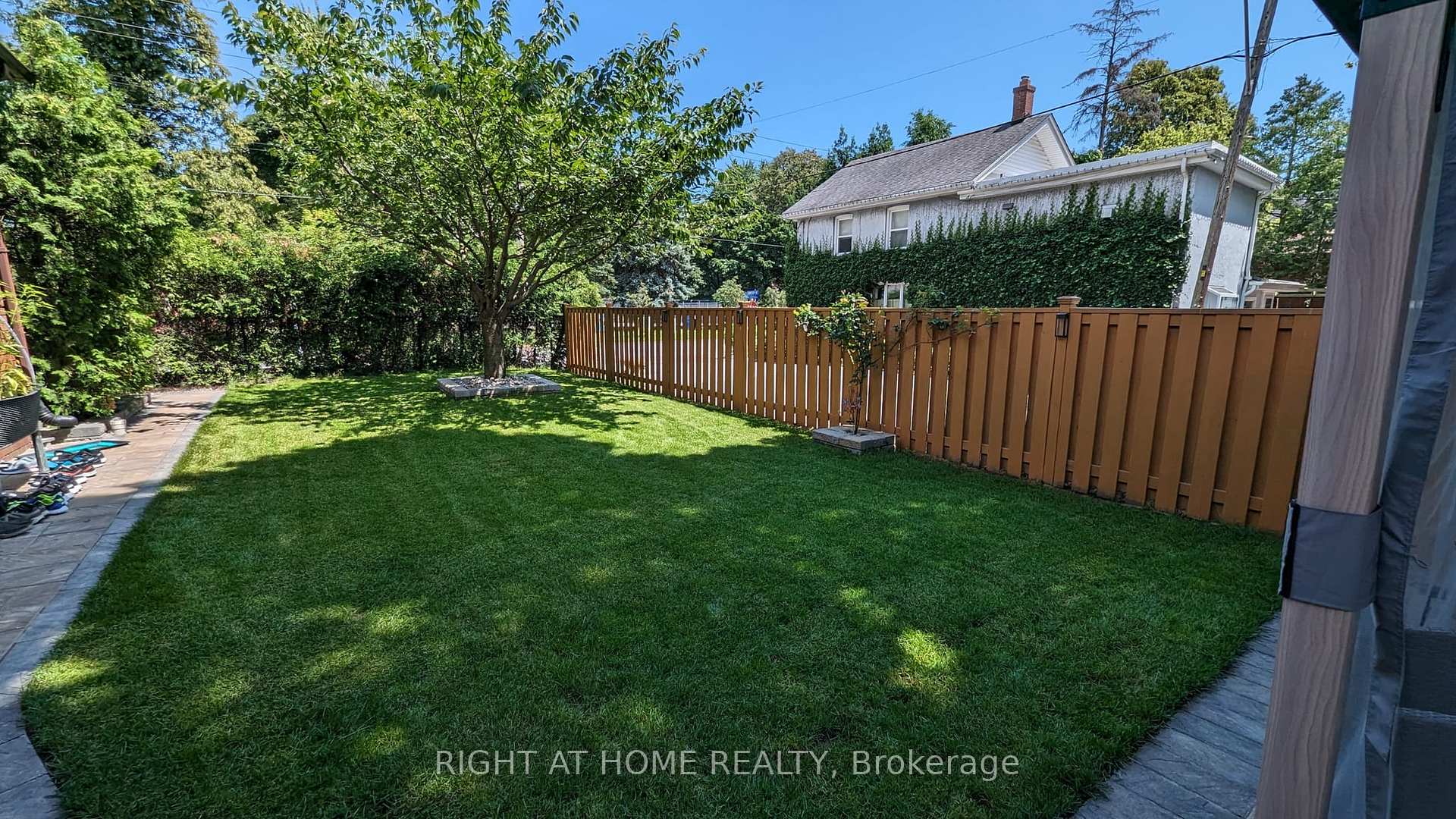 Photo 18 of 210 Prince Edward Drive S, Etobicoke, Stonegate-Queensway — HOMEH