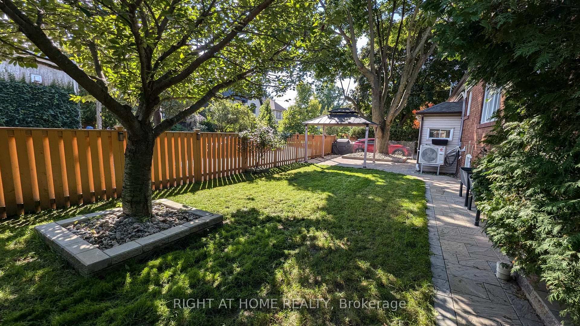 Photo 14 of 210 Prince Edward Drive S, Etobicoke, Stonegate-Queensway — HOMEH