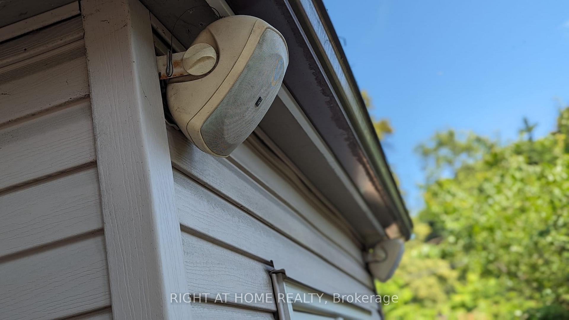 Photo 15 of 210 Prince Edward Drive S, Etobicoke, Stonegate-Queensway — HOMEH