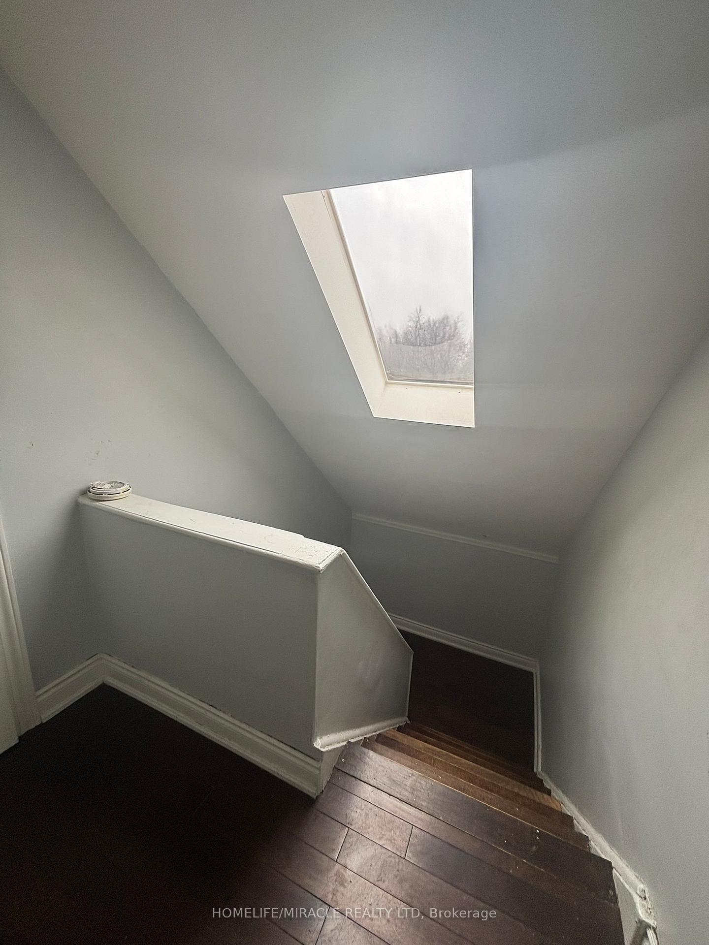 Photo 14 of 21 Pleasantview Avenue, Brampton, Brampton West — HOMEH