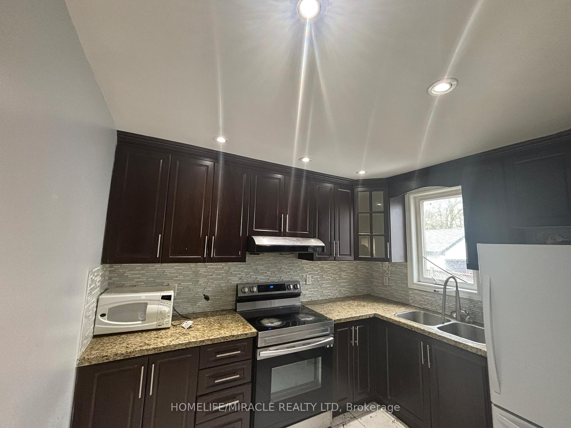 Photo 20 of 21 Pleasantview Avenue, Brampton, Brampton West — HOMEH