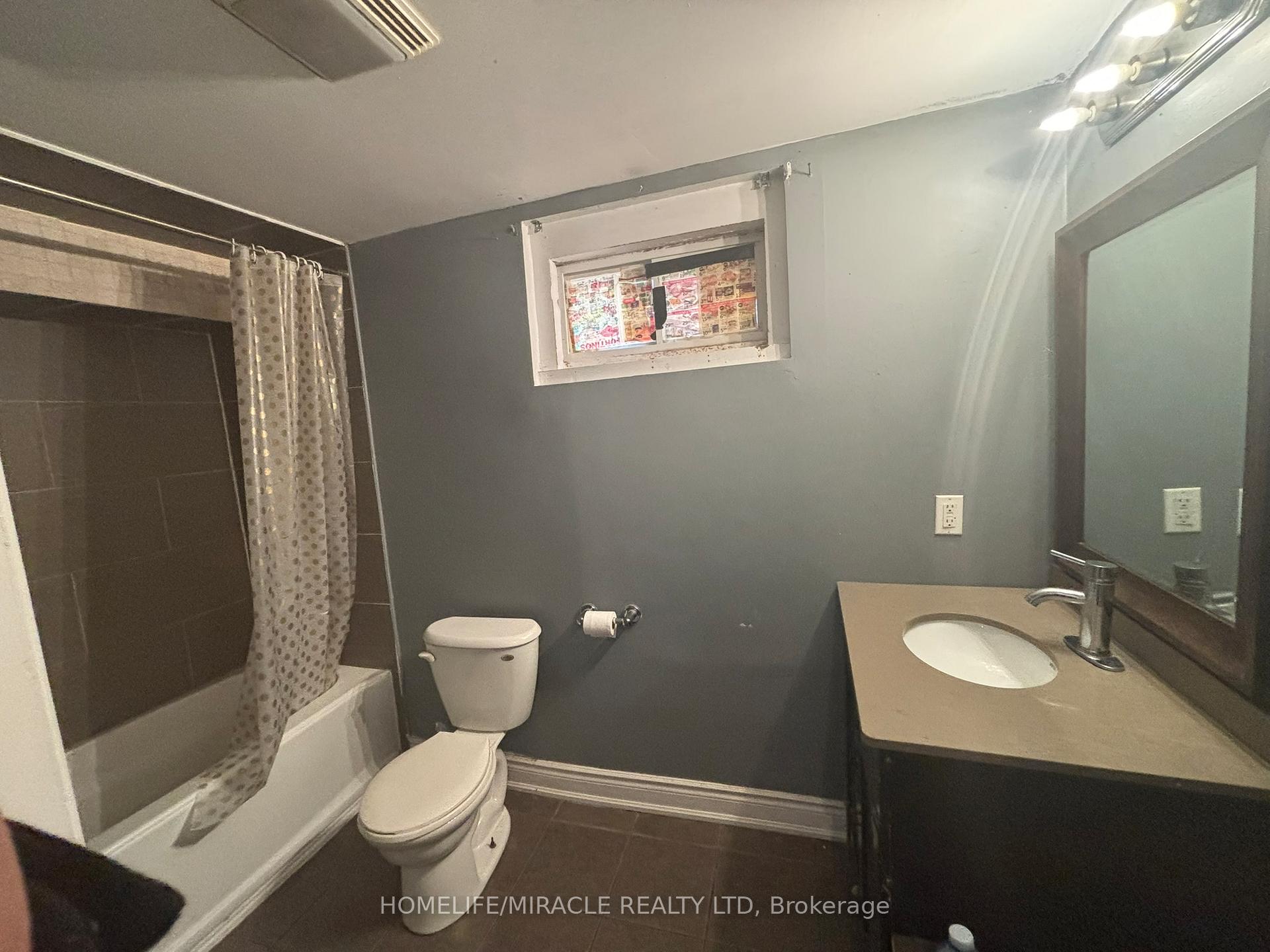 Photo 11 of 21 Pleasantview Avenue, Brampton, Brampton West — HOMEH
