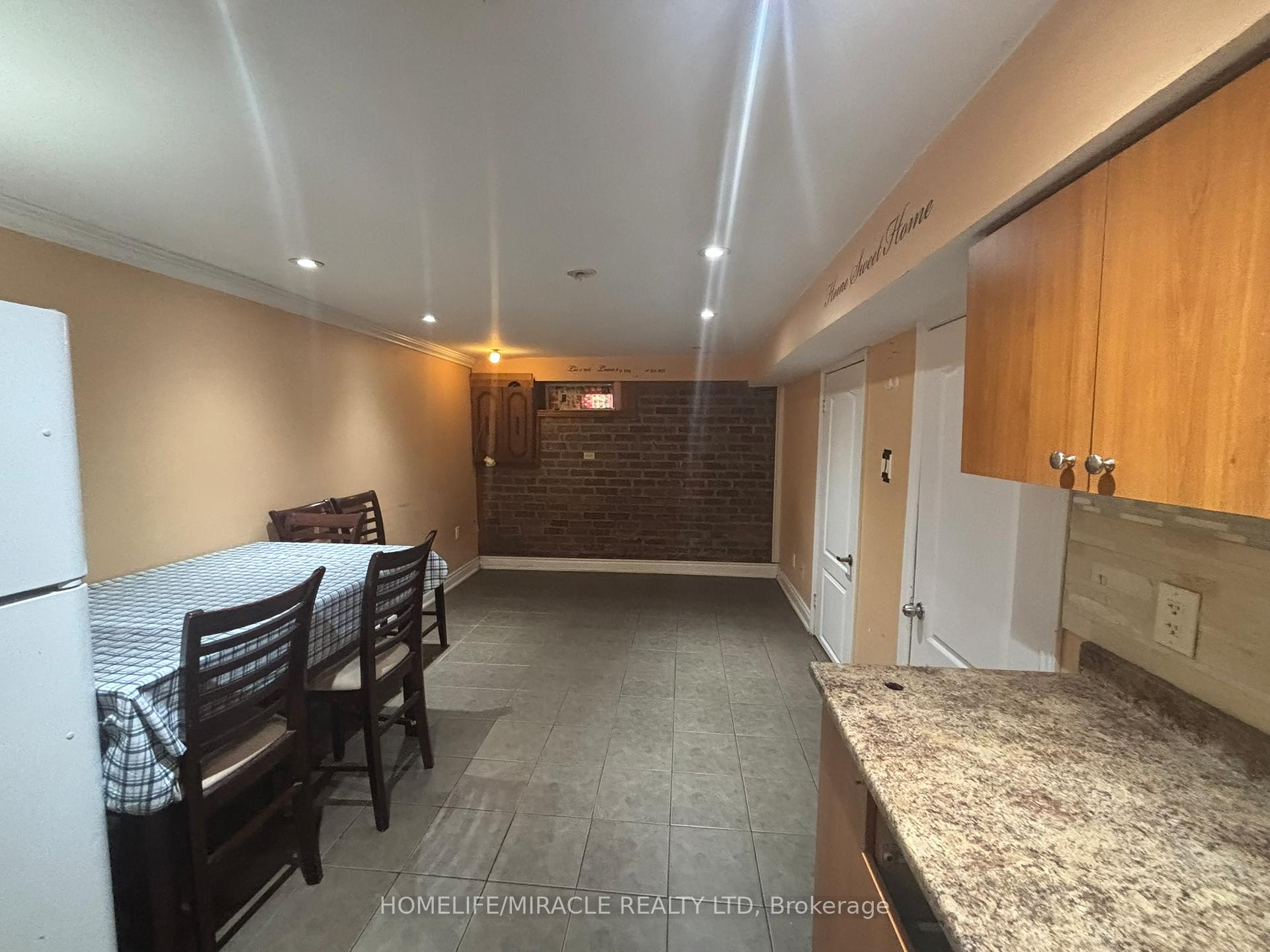 Photo 18 of 21 Pleasantview Avenue, Brampton, Brampton West — HOMEH