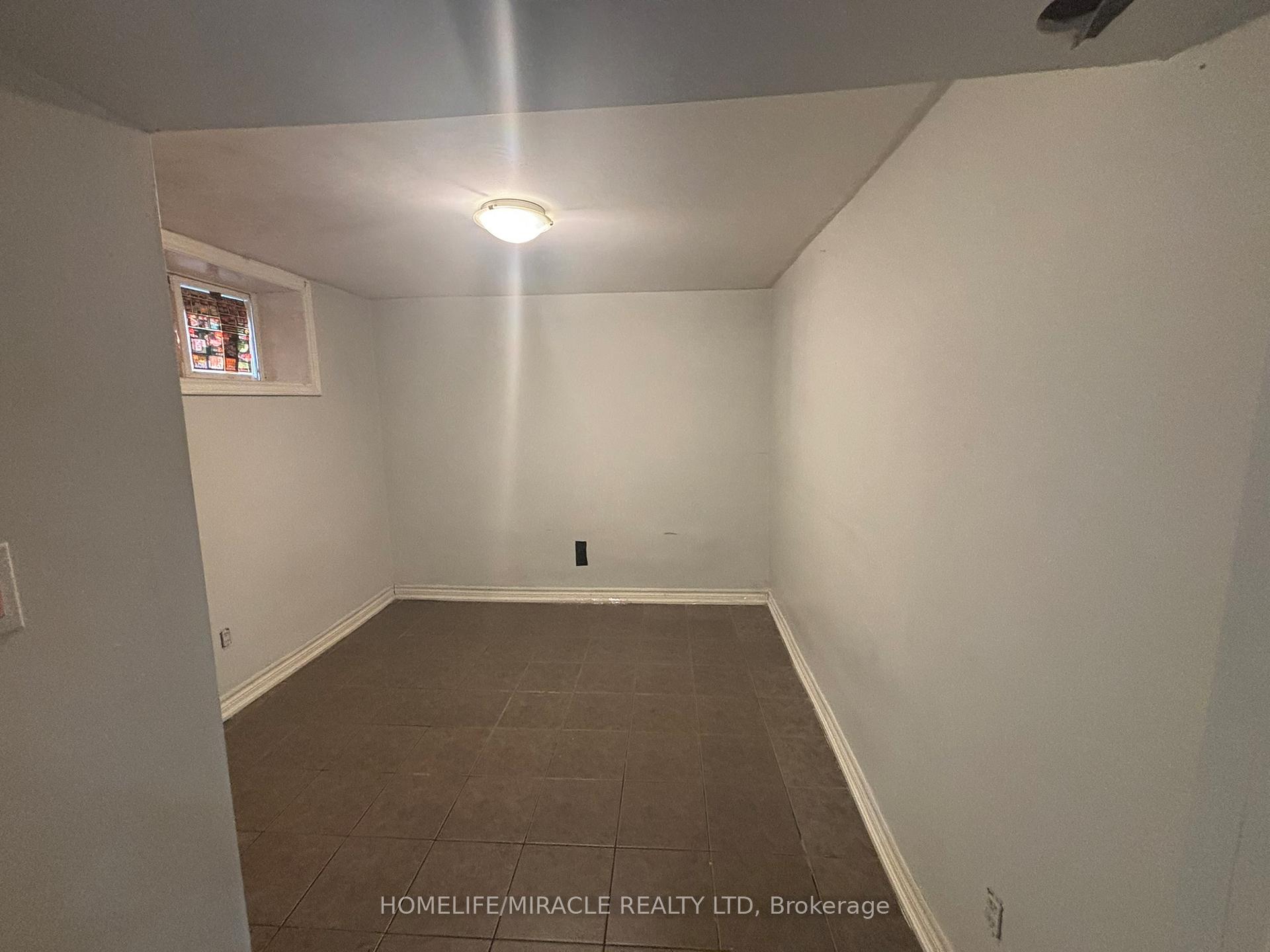 Photo 17 of 21 Pleasantview Avenue, Brampton, Brampton West — HOMEH