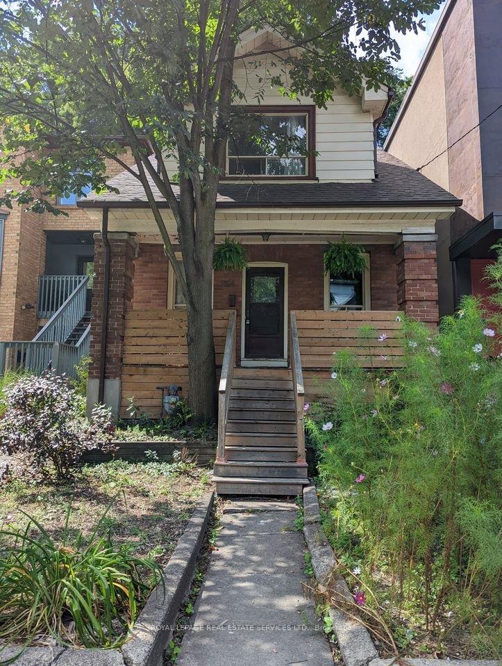 Front of Unit Upper, 264A Hastings Avenue