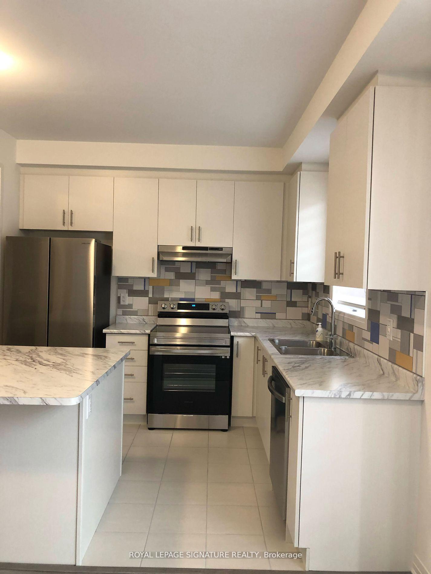 Photo 4 of 72 Copperhill Heights, Barrie, Painswick North — HOMEH