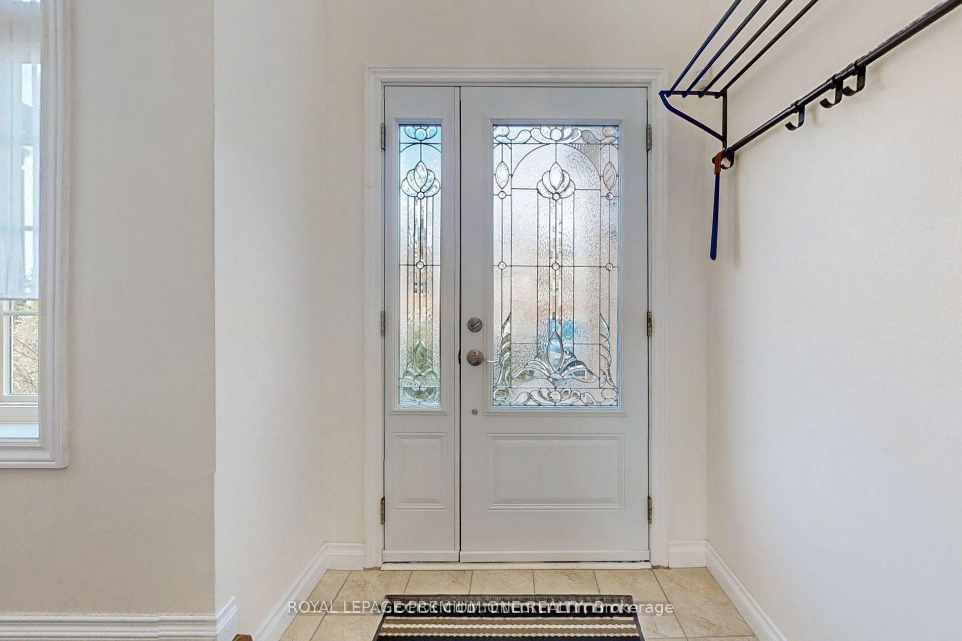 Photo 2 of Unit Upper, 20 Bestview Crescent, Vaughan, Rural Vaughan — HOMEH