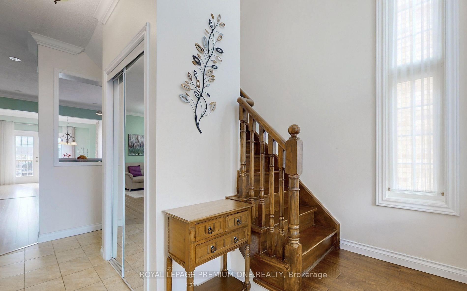 Photo 10 of Unit Upper, 20 Bestview Crescent, Vaughan, Rural Vaughan — HOMEH