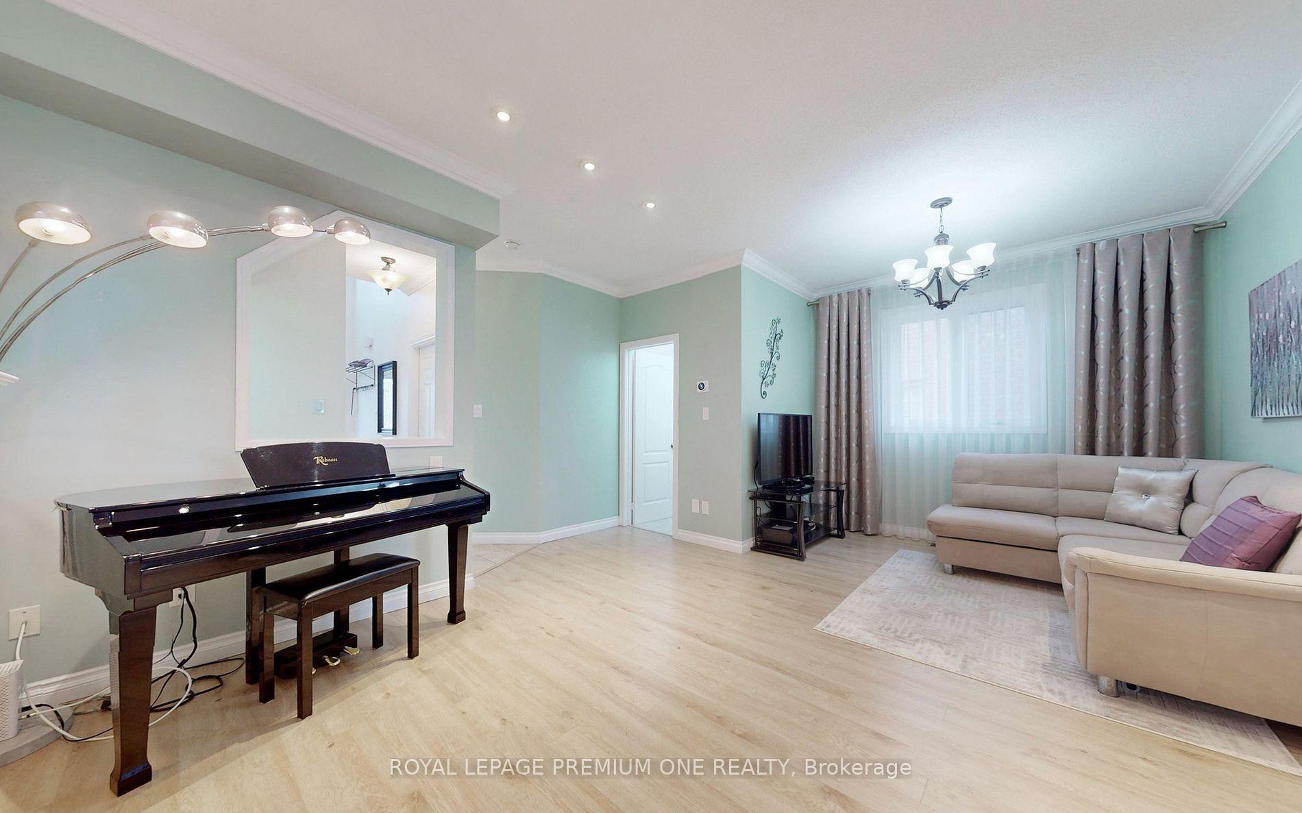 Photo 11 of Unit Upper, 20 Bestview Crescent, Vaughan, Rural Vaughan — HOMEH