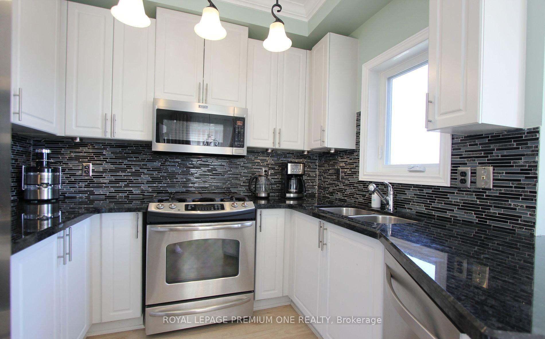 Photo 6 of Unit Upper, 20 Bestview Crescent, Vaughan, Rural Vaughan — HOMEH