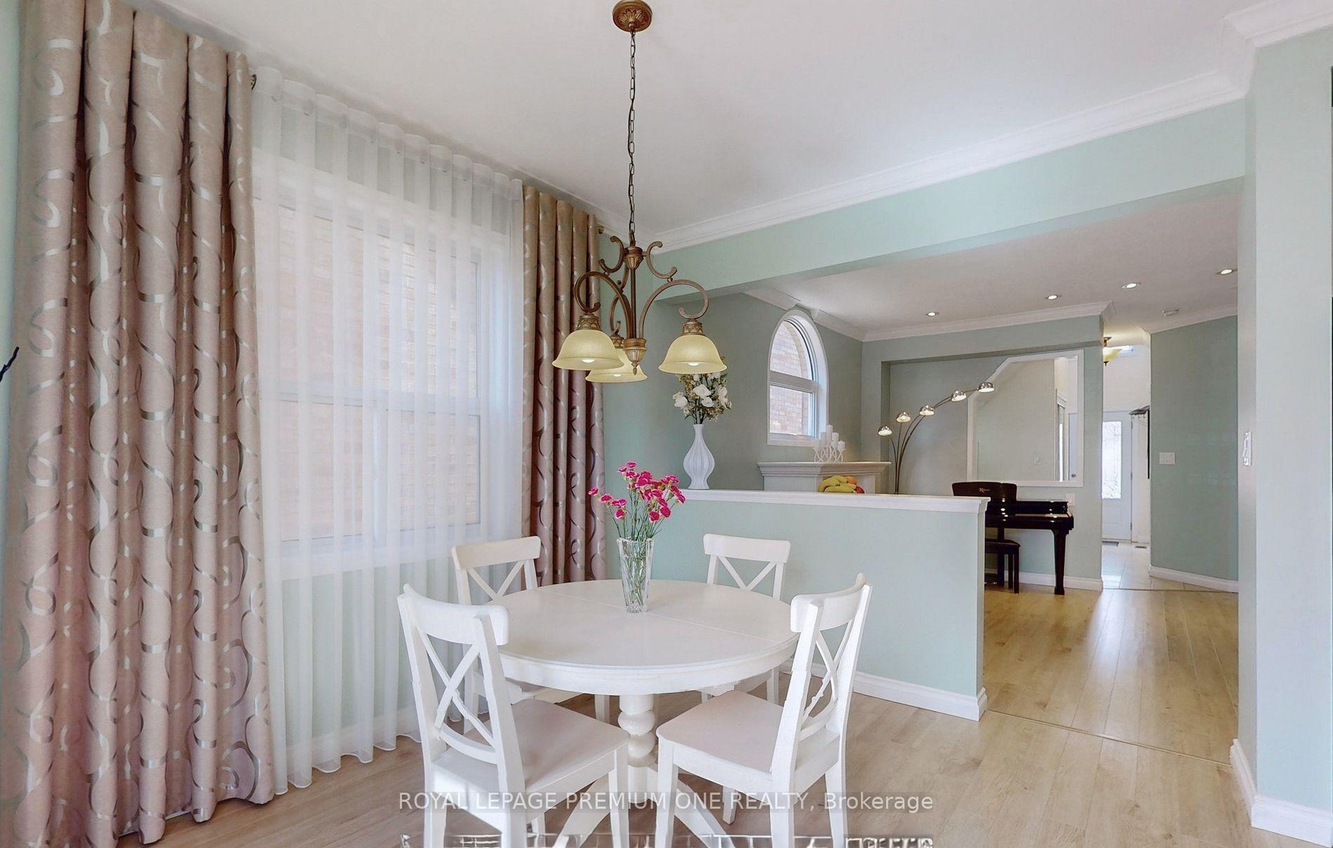 Photo 5 of Unit Upper, 20 Bestview Crescent, Vaughan, Rural Vaughan — HOMEH