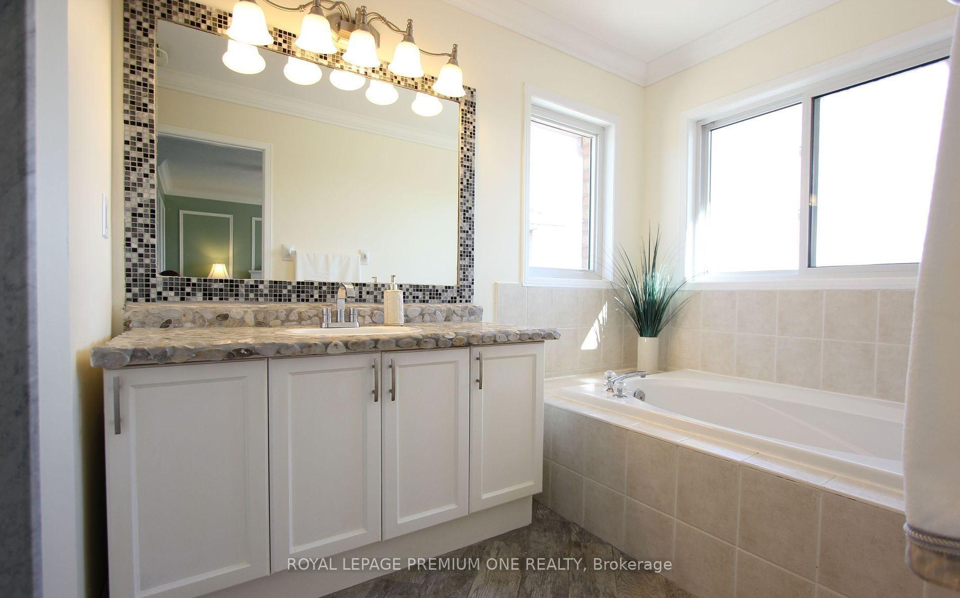 Photo 14 of Unit Upper, 20 Bestview Crescent, Vaughan, Rural Vaughan — HOMEH