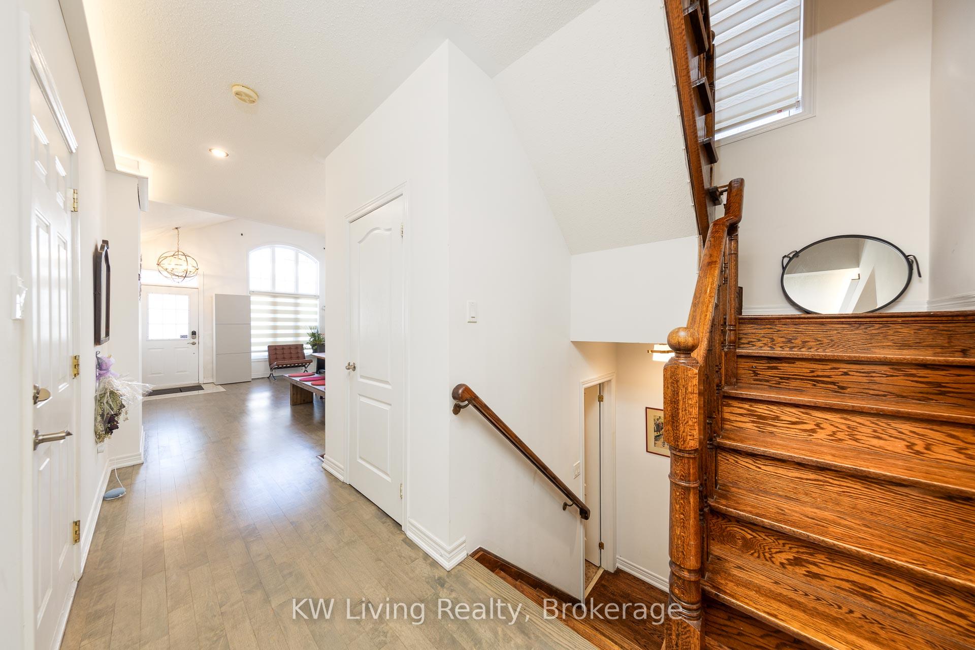 Photo 9 of 103 Dewpoint Road, Vaughan, Patterson — HOMEH