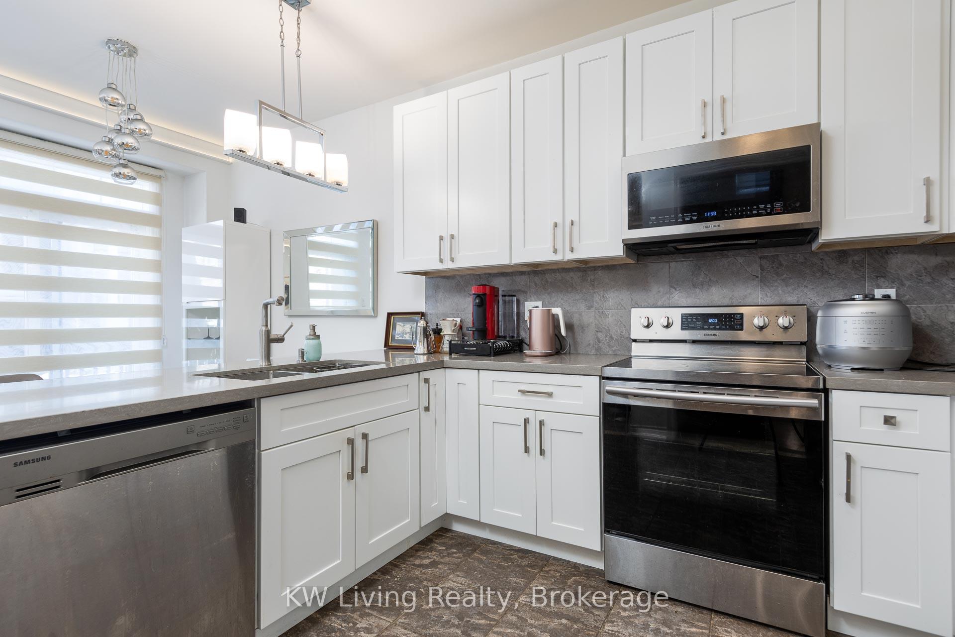 Photo 31 of 103 Dewpoint Road, Vaughan, Patterson — HOMEH