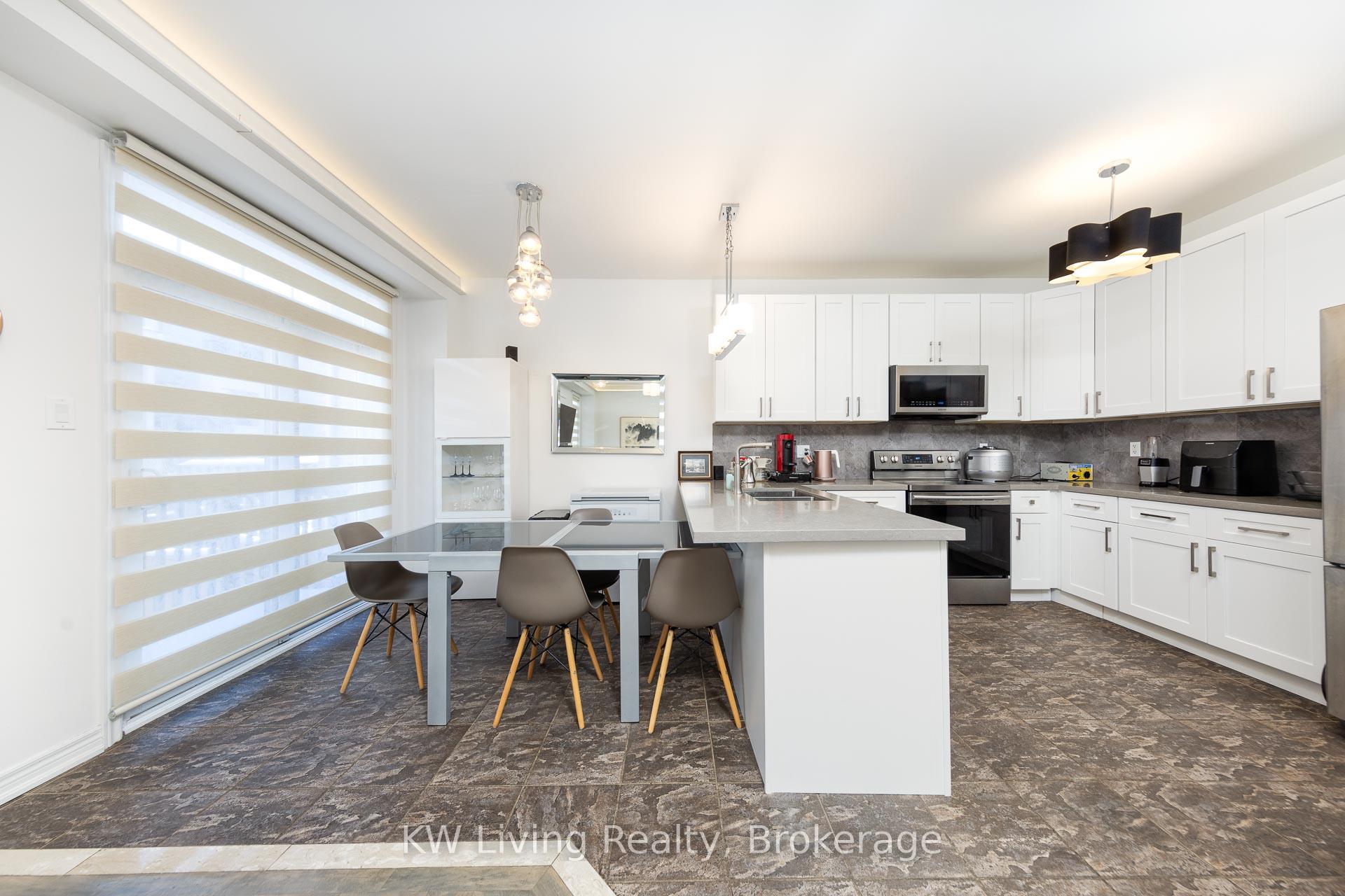 Photo 10 of 103 Dewpoint Road, Vaughan, Patterson — HOMEH
