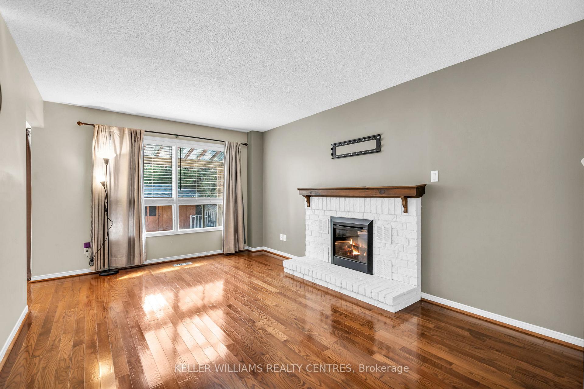 Photo 8 of 1 Gilbank Drive, Aurora, Aurora Heights — HOMEH