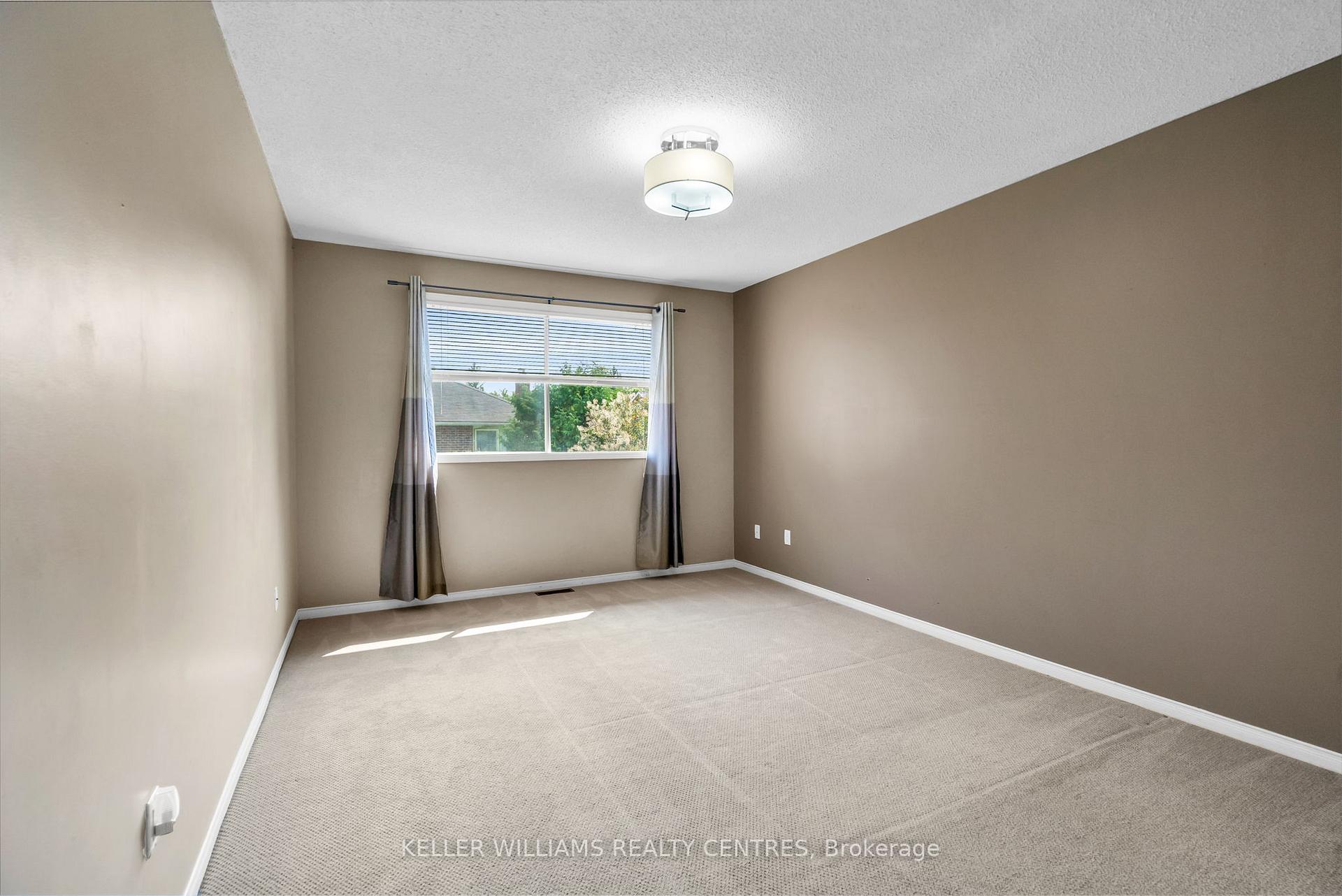 Photo 16 of 1 Gilbank Drive, Aurora, Aurora Heights — HOMEH