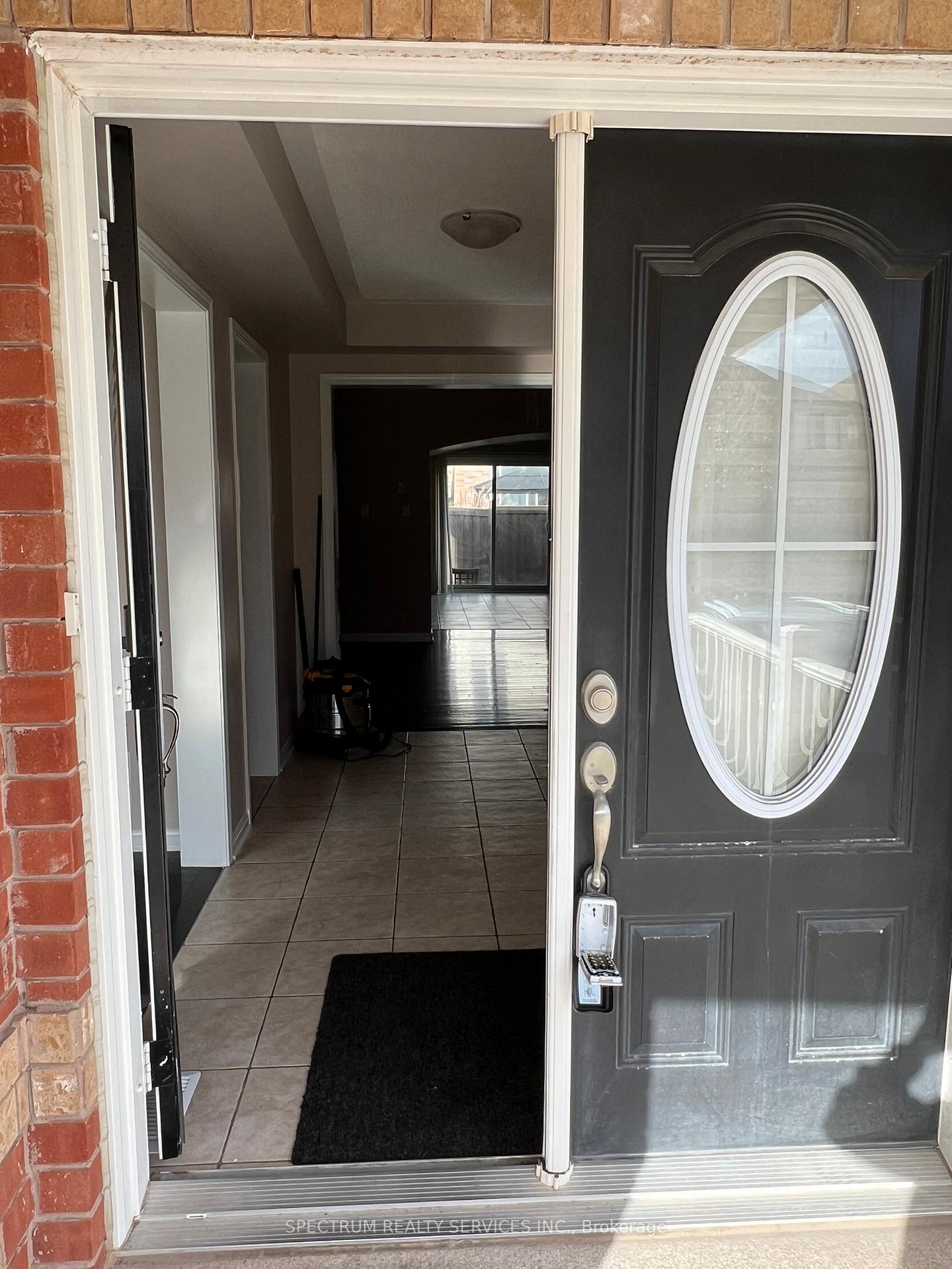 Photo 7 of 214 Valleyway Drive, Brampton, Credit Valley — HOMEH