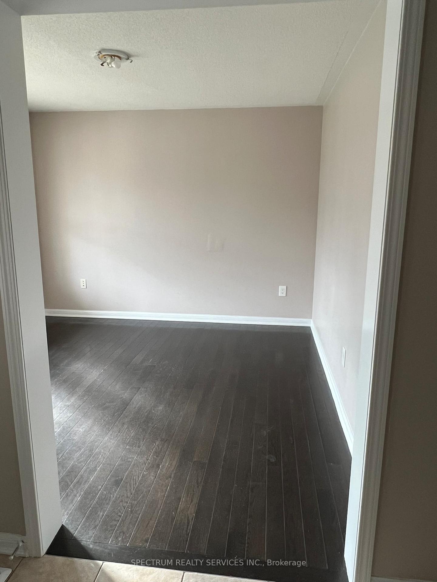 Photo 4 of 214 Valleyway Drive, Brampton, Credit Valley — HOMEH