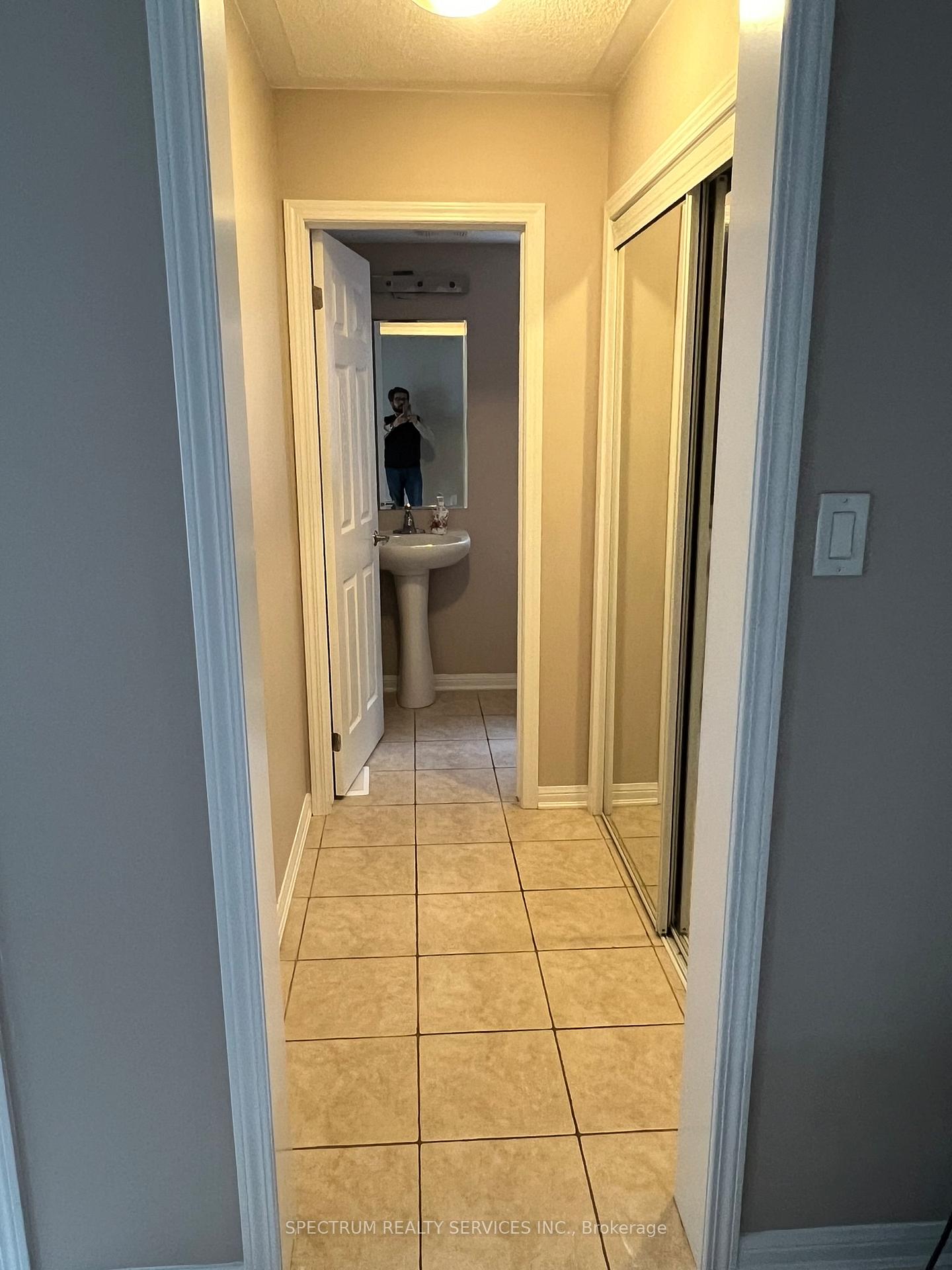Photo 6 of 214 Valleyway Drive, Brampton, Credit Valley — HOMEH